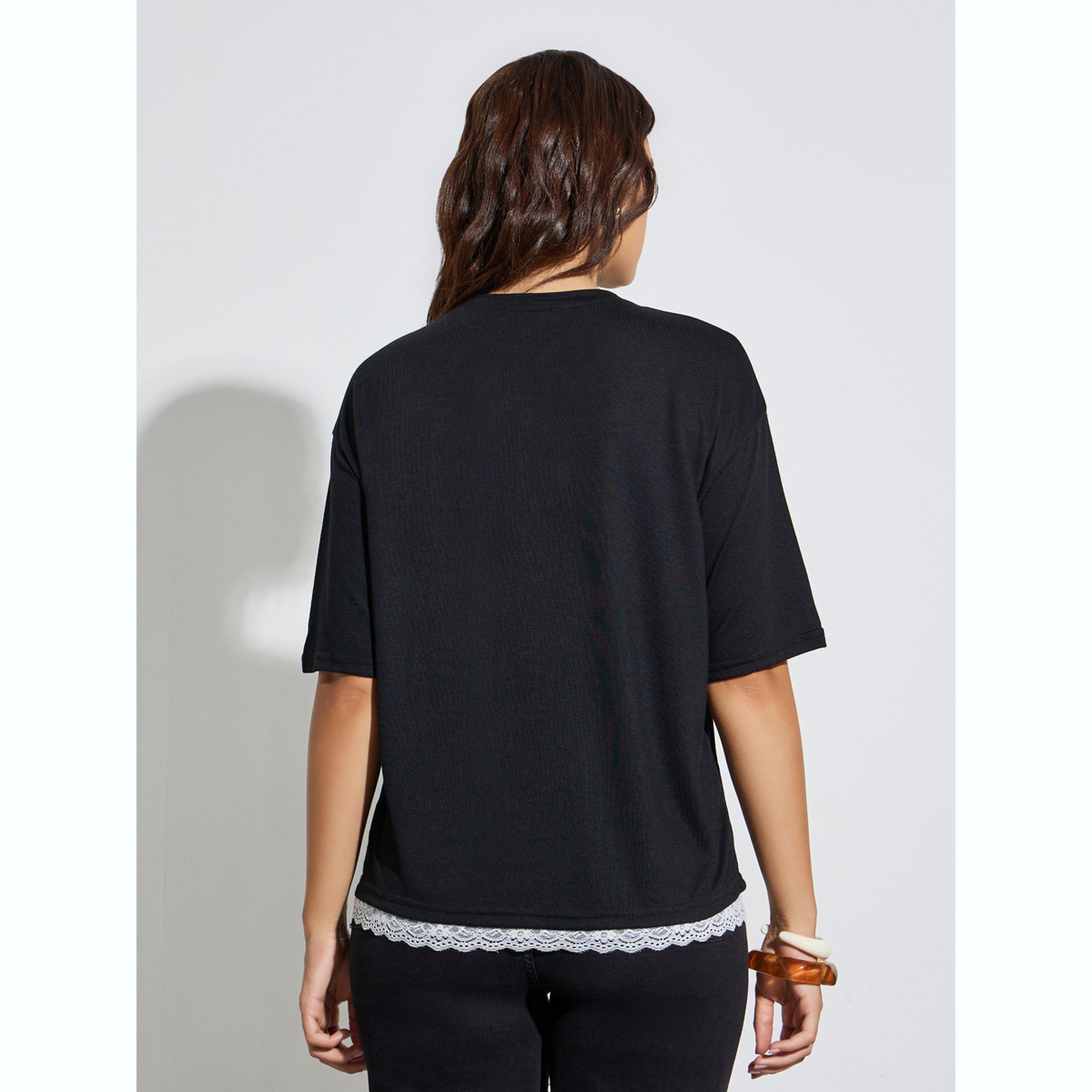 تيشيرت بقصة مريحة مع تفاصيل دانتيل عند الحافة-women-clothing-tshirts-image-4