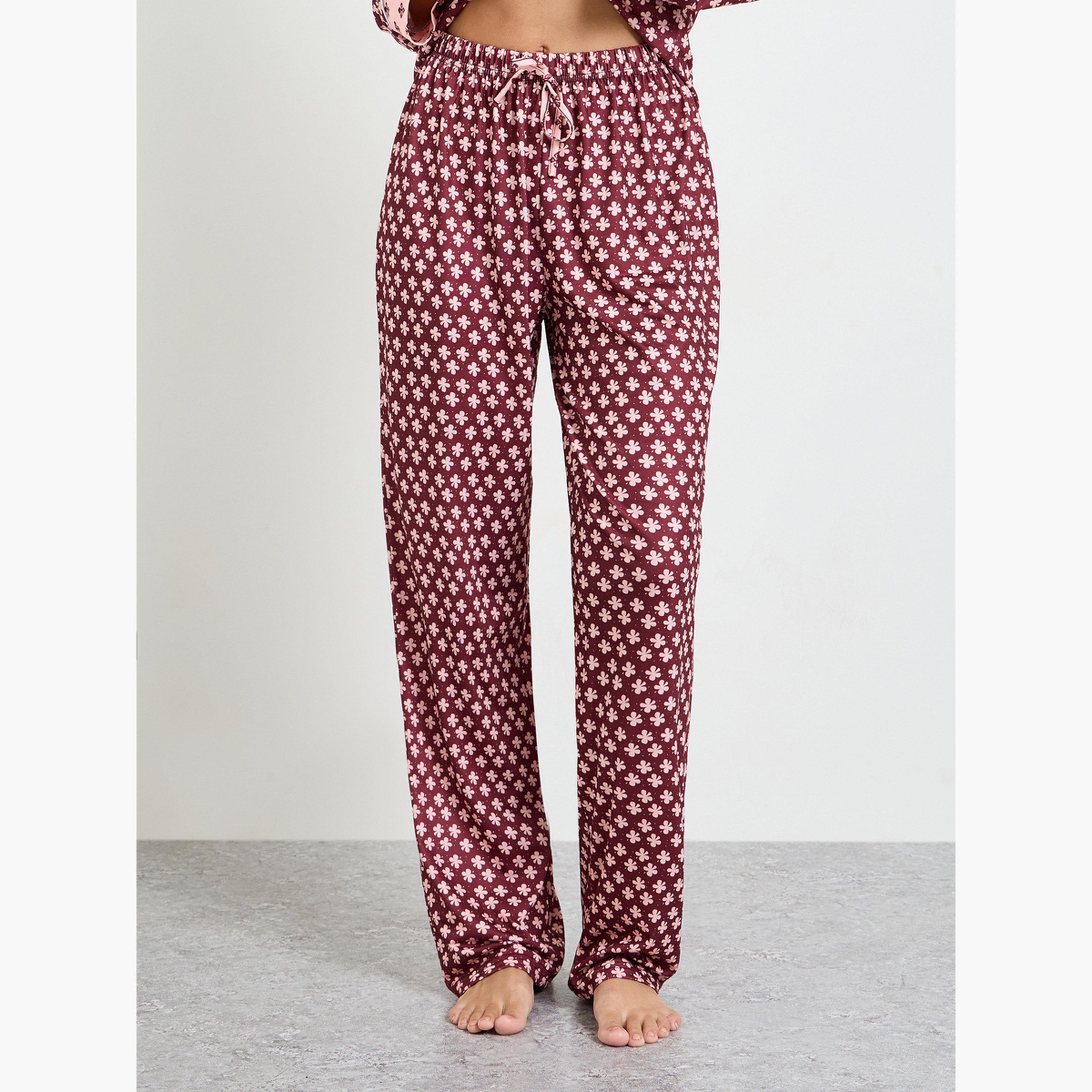 طقم بيجاما من بنطال وبلوزة بتفاصيل مُتباينة-women-clothing-nightwear-pyjamas-longsets-image-4