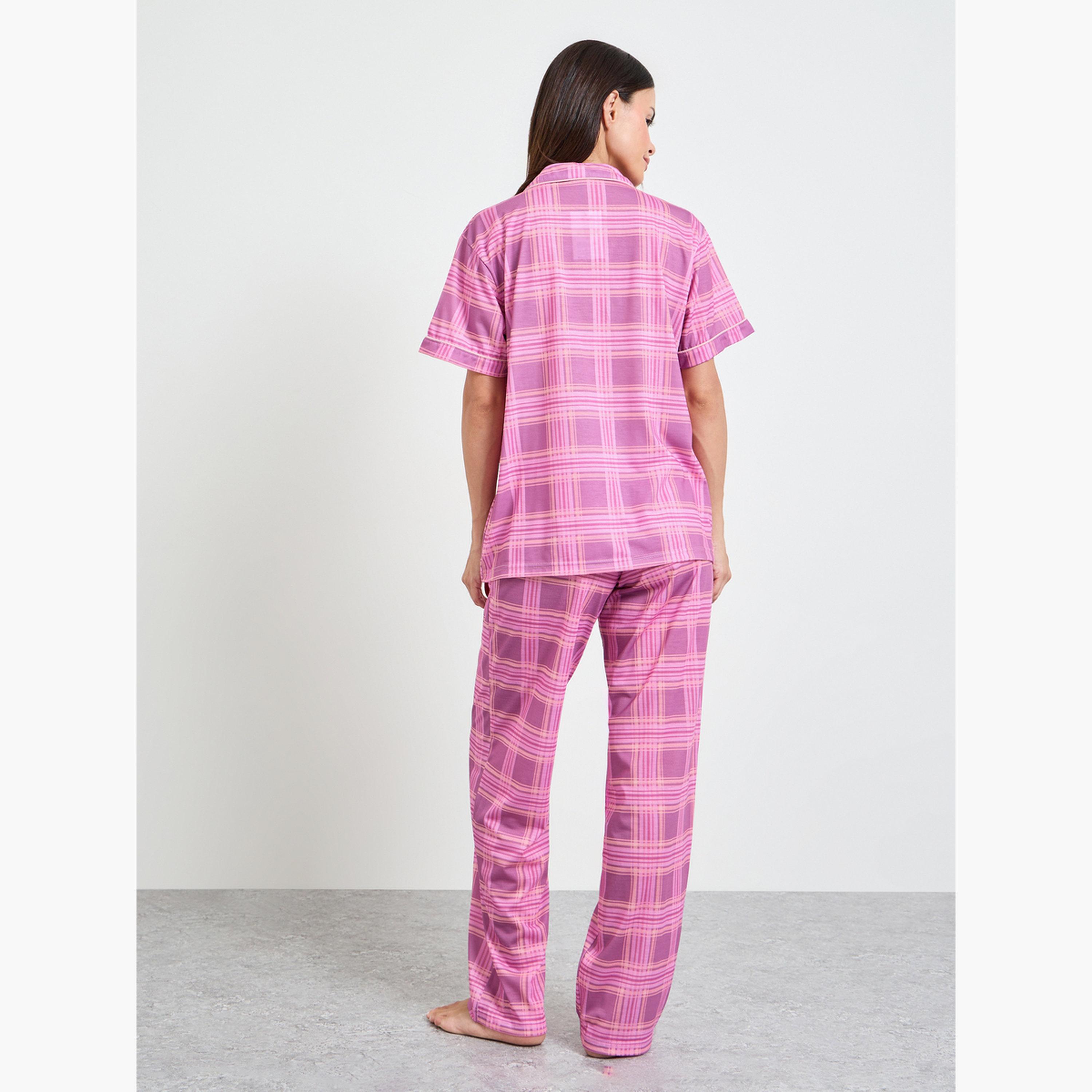 طقم بيجاما من بنطال وقميص بأكمام قصيرة ونمط مربعات مع تفاصيل فتحة أزرار-women-clothing-nightwear-pyjamas-longsets-image-3