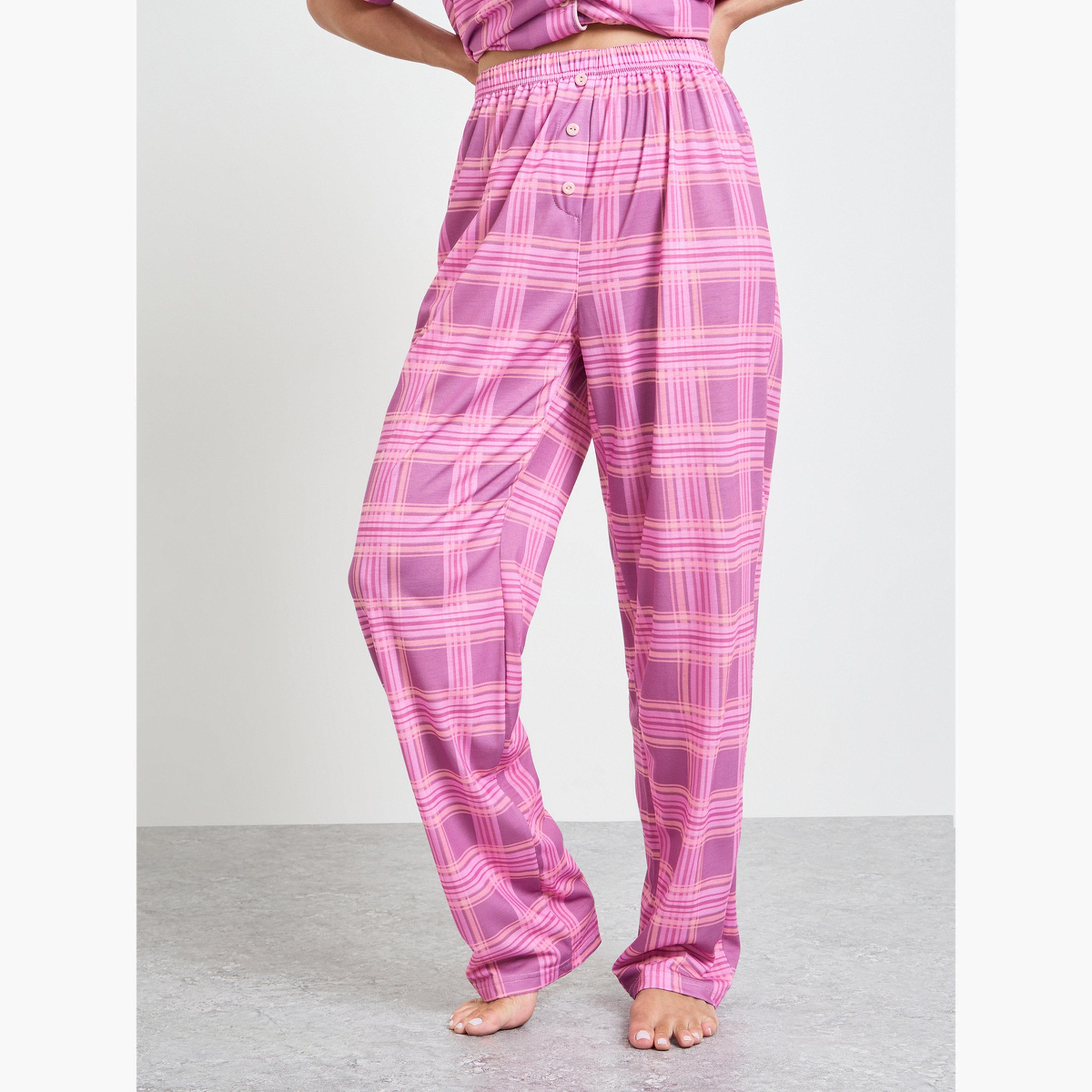طقم بيجاما من بنطال وقميص بأكمام قصيرة ونمط مربعات مع تفاصيل فتحة أزرار-women-clothing-nightwear-pyjamas-longsets-image-4