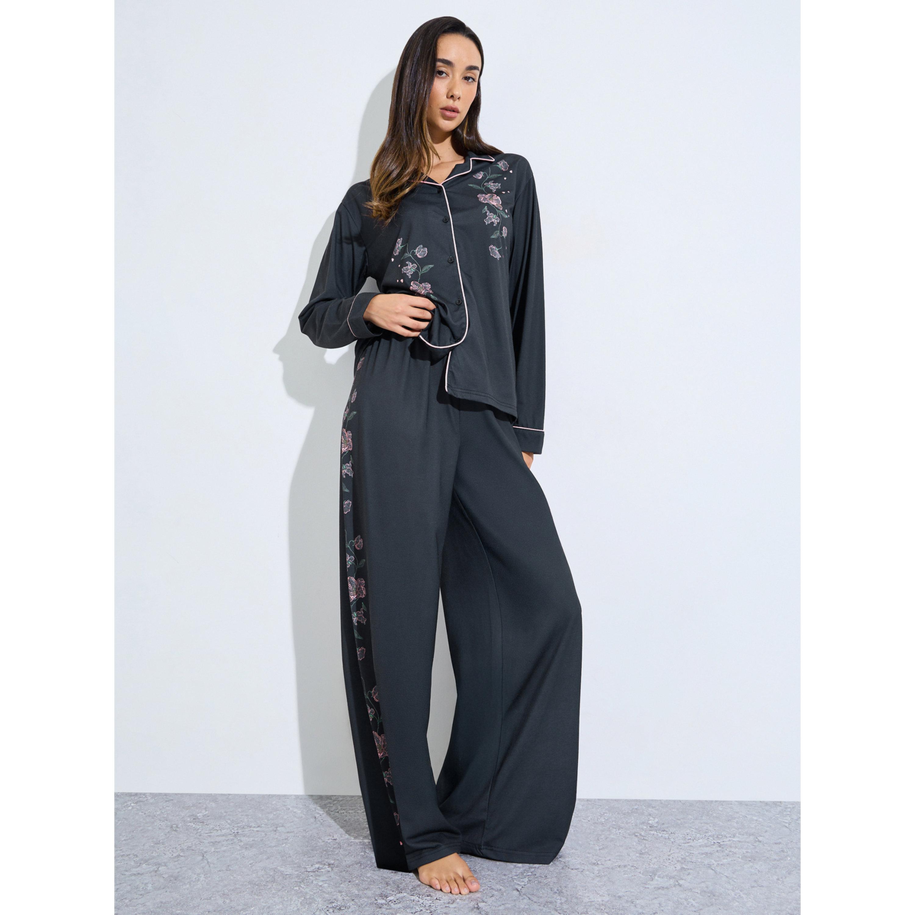 طقم بيجاما من بنطال بأرجل واسعة وبلوزة بأكمام طويلة مطرزة بالأزهار باللون الأسود-women-clothing-nightwear-pyjamas-longsets-image-1