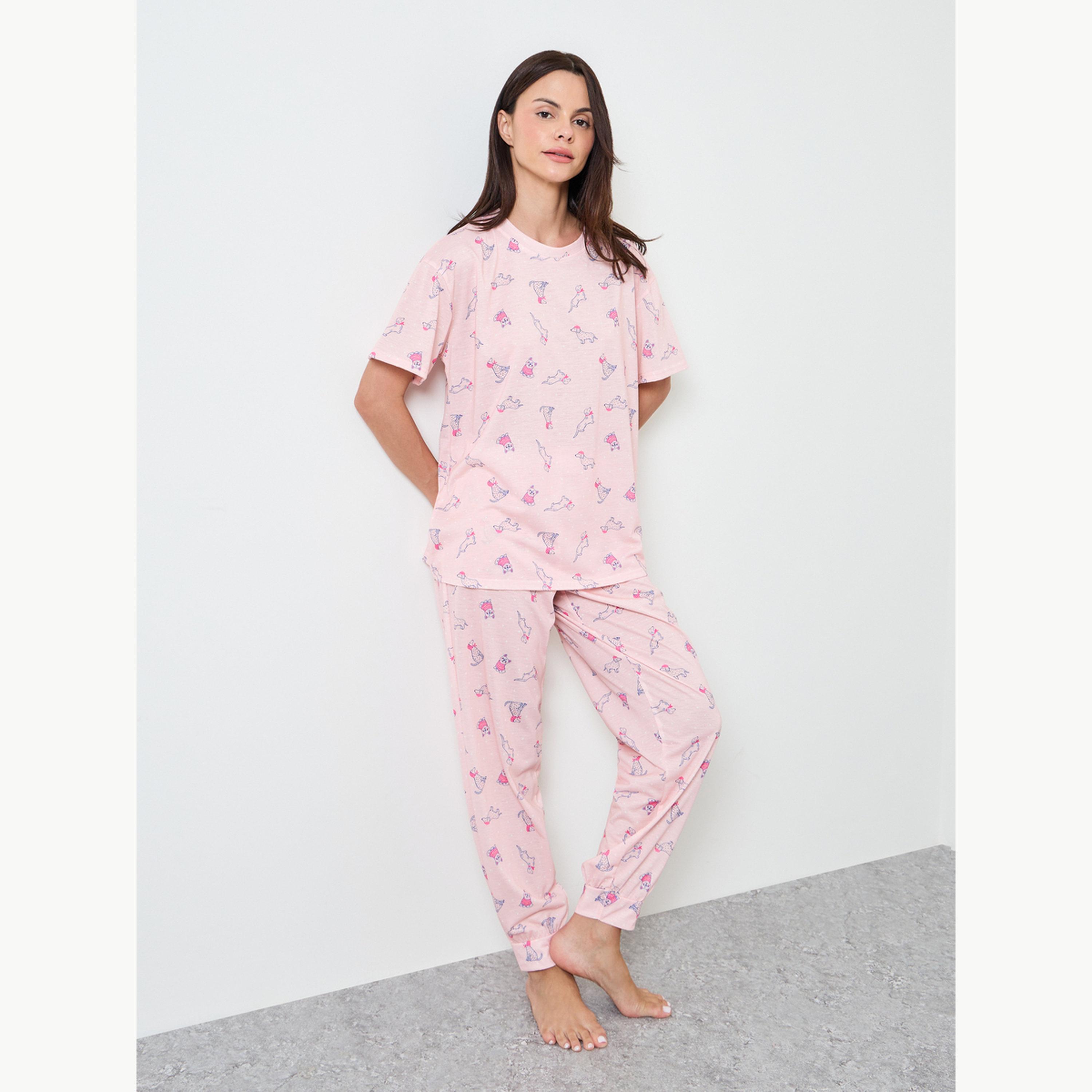 طقم بيجاما من بنطال بحواف مطاطية وتيشيرت بأكتاف منسدلة وطبعة كلب-women-clothing-nightwear-pyjamas-longsets-image-1