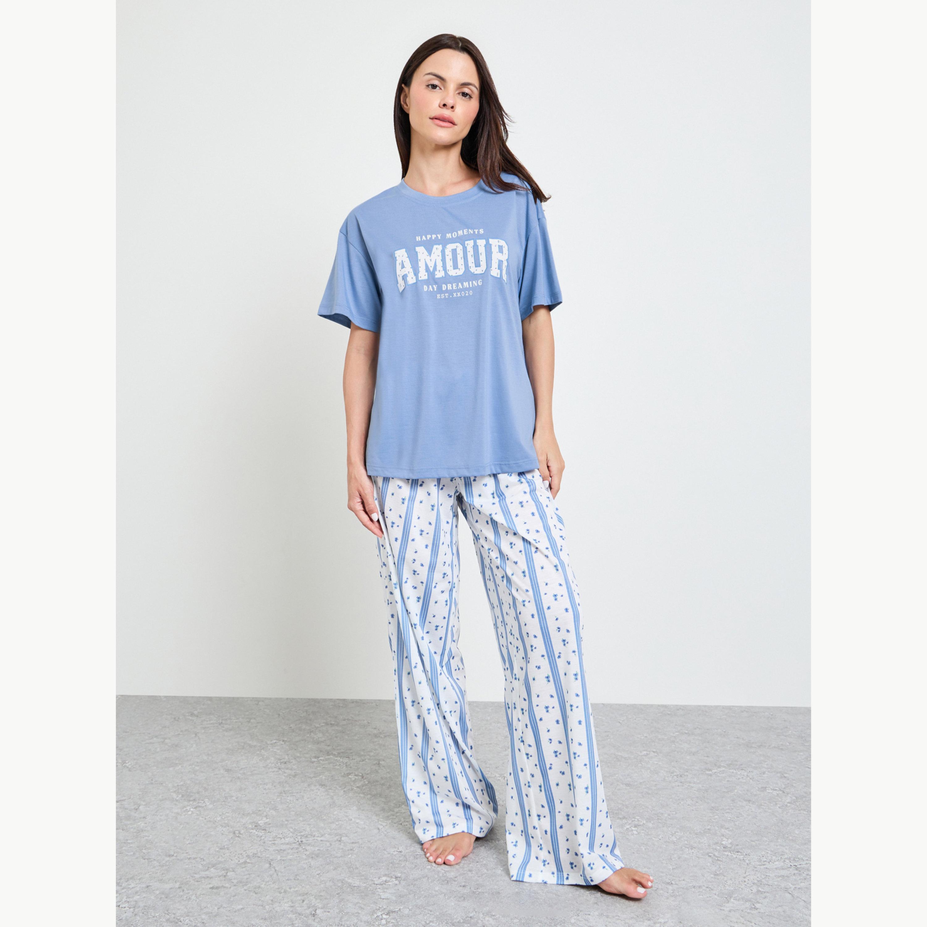 طقم بيجاما من بنطال وتيشيرت بأكتاف منسدلة وطبعة جرافيك-women-clothing-nightwear-pyjamas-longsets-image-1