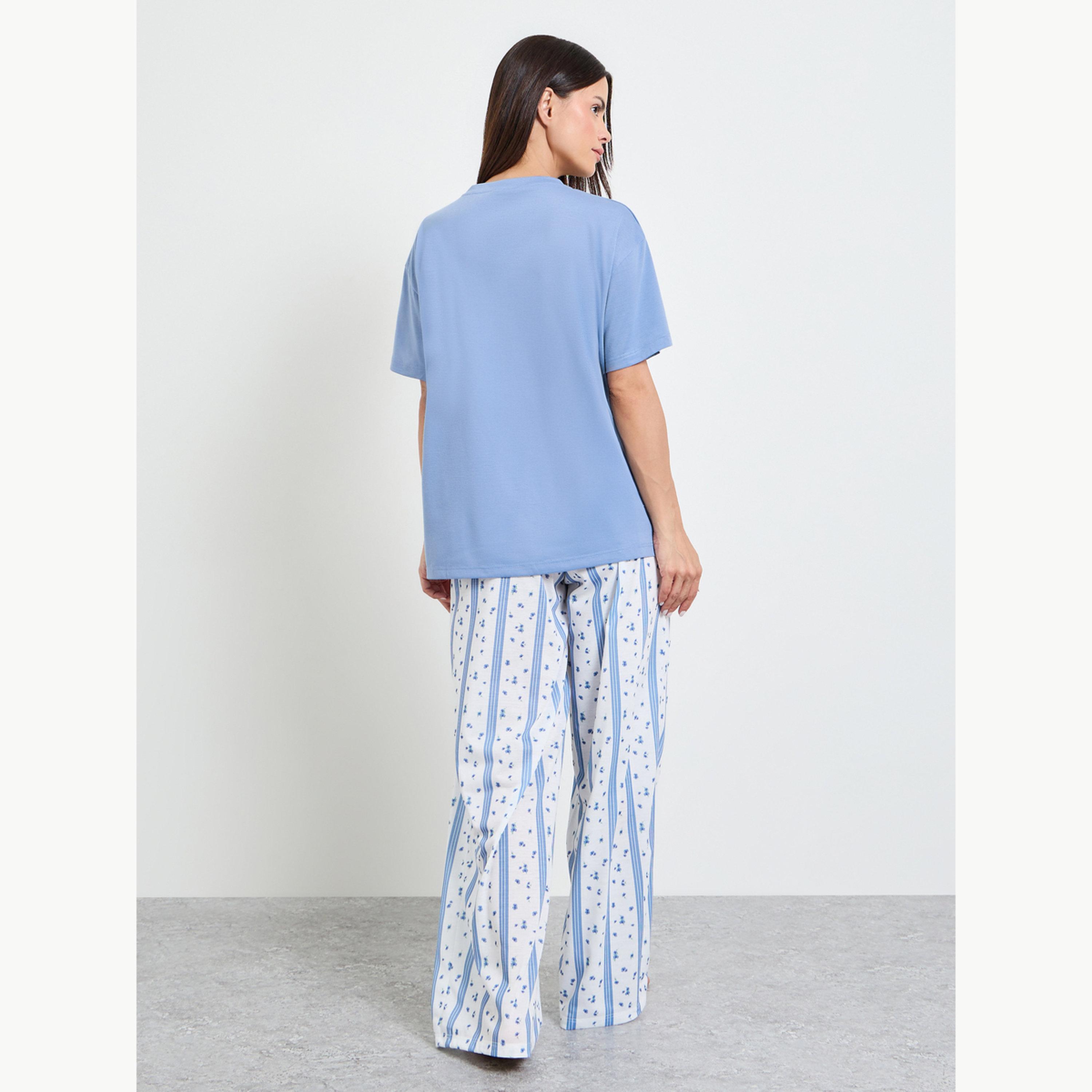 طقم بيجاما من بنطال وتيشيرت بأكتاف منسدلة وطبعة جرافيك-women-clothing-nightwear-pyjamas-longsets-image-4