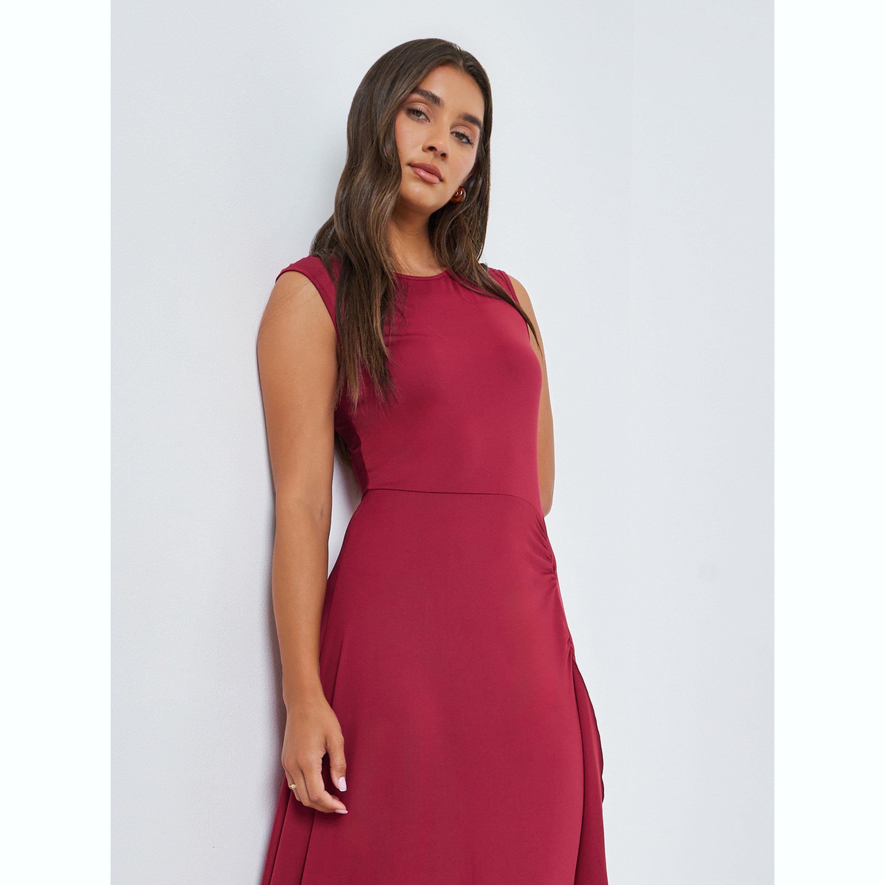 فستان طويل بلا أكمام وتفاصيل كشكش عنابي-women-clothing-dresses-image-2