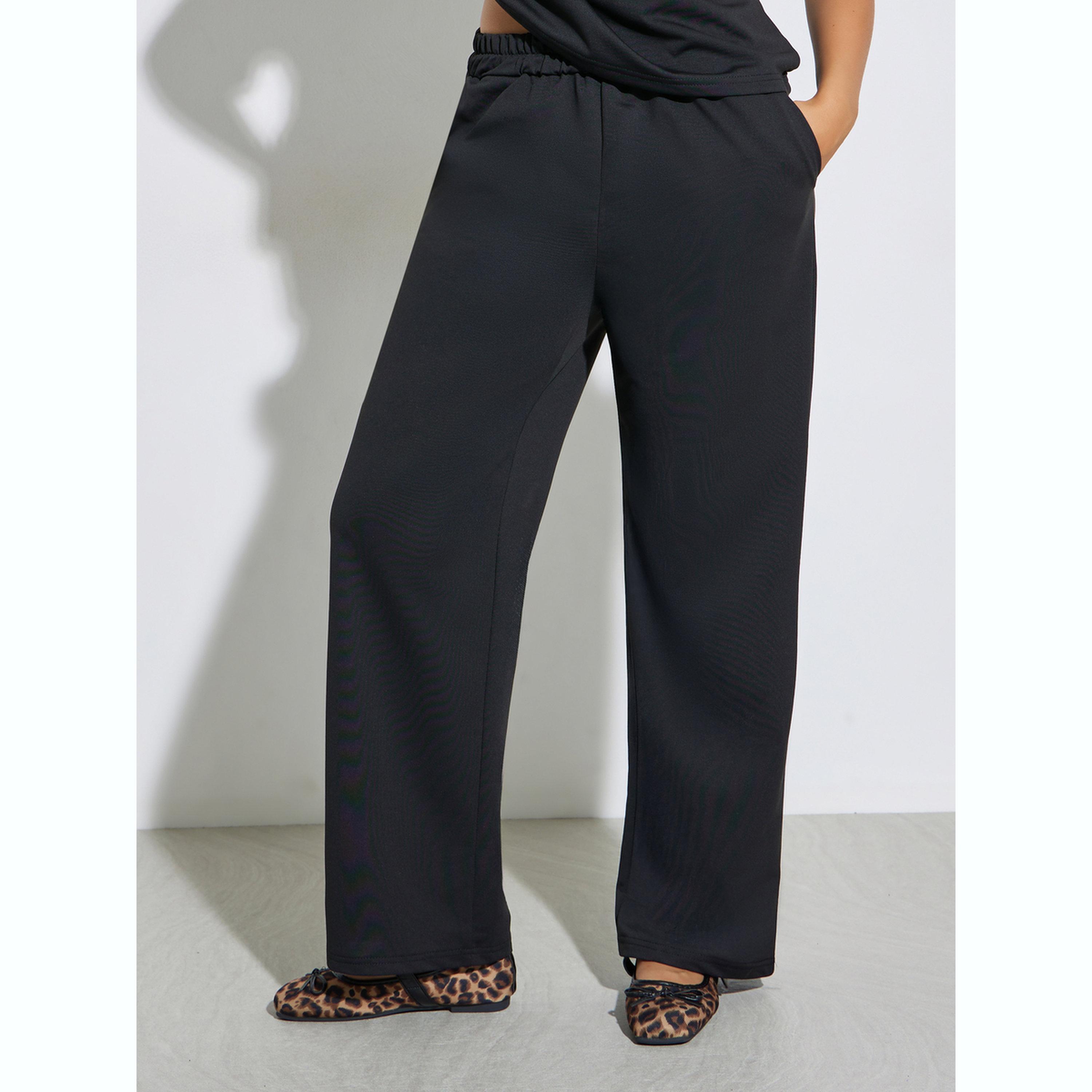 طقم منسق من جوغر بأرجل واسعة وتيشيرت بولو-women-clothing-coordsets-image-5