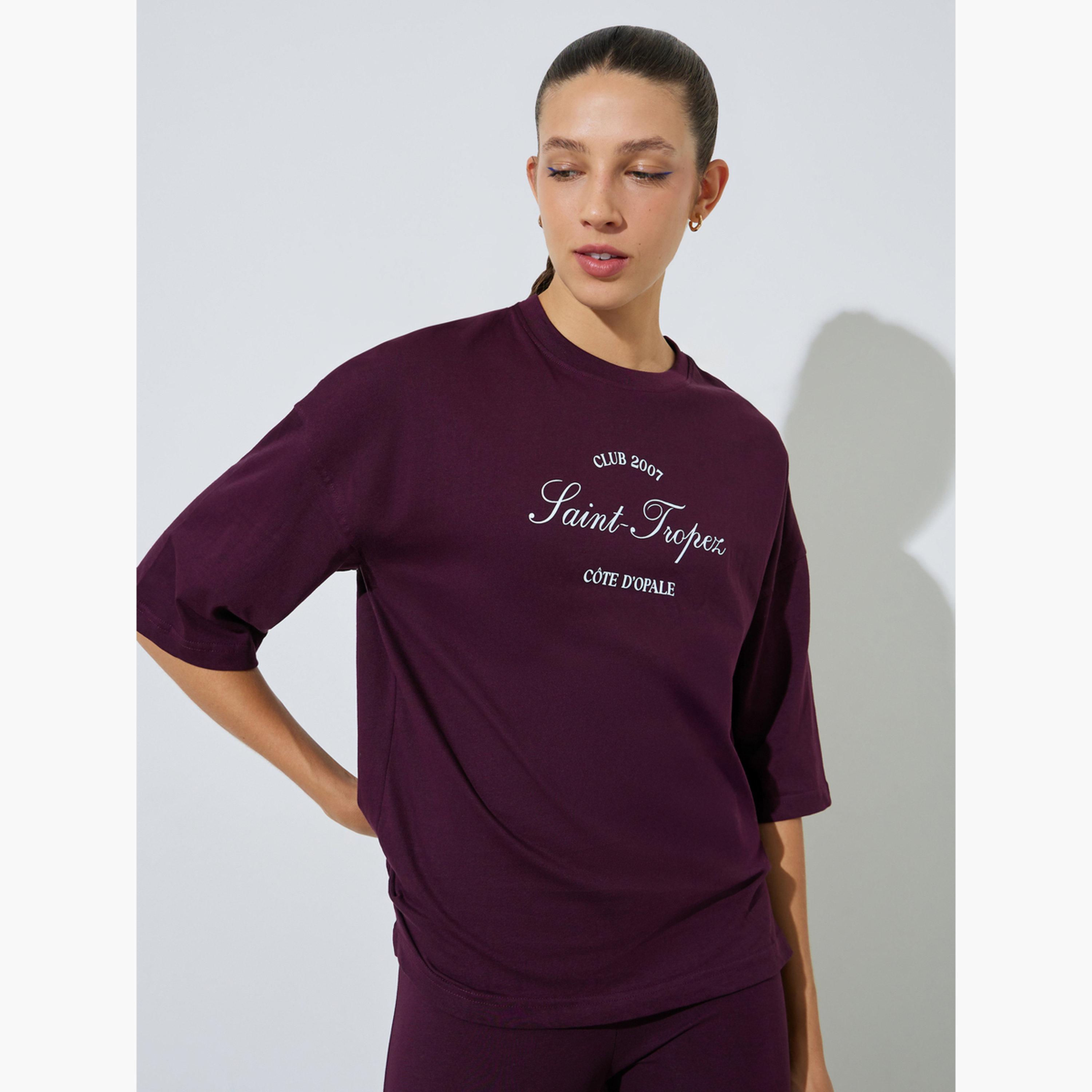 طقم منسق من ليقنز وتيشيرت واسع بطبعة شعار-women-clothing-coordsets-image-3