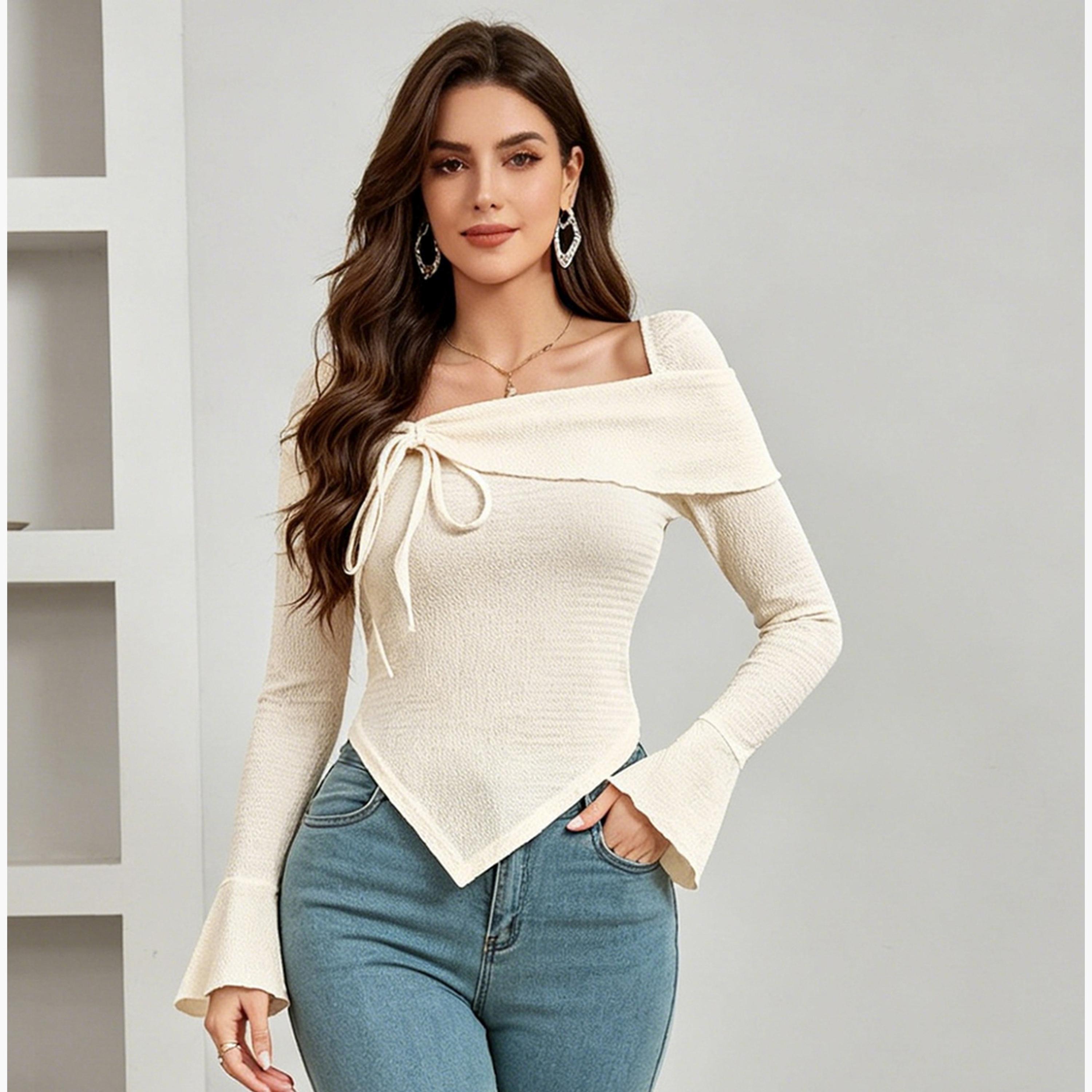 تيك تو - بلوزة محبوكة ضيقة بلون كريمي بياقة غير متماثلة-women-clothing-shirtsandblouses-blouses-image-1