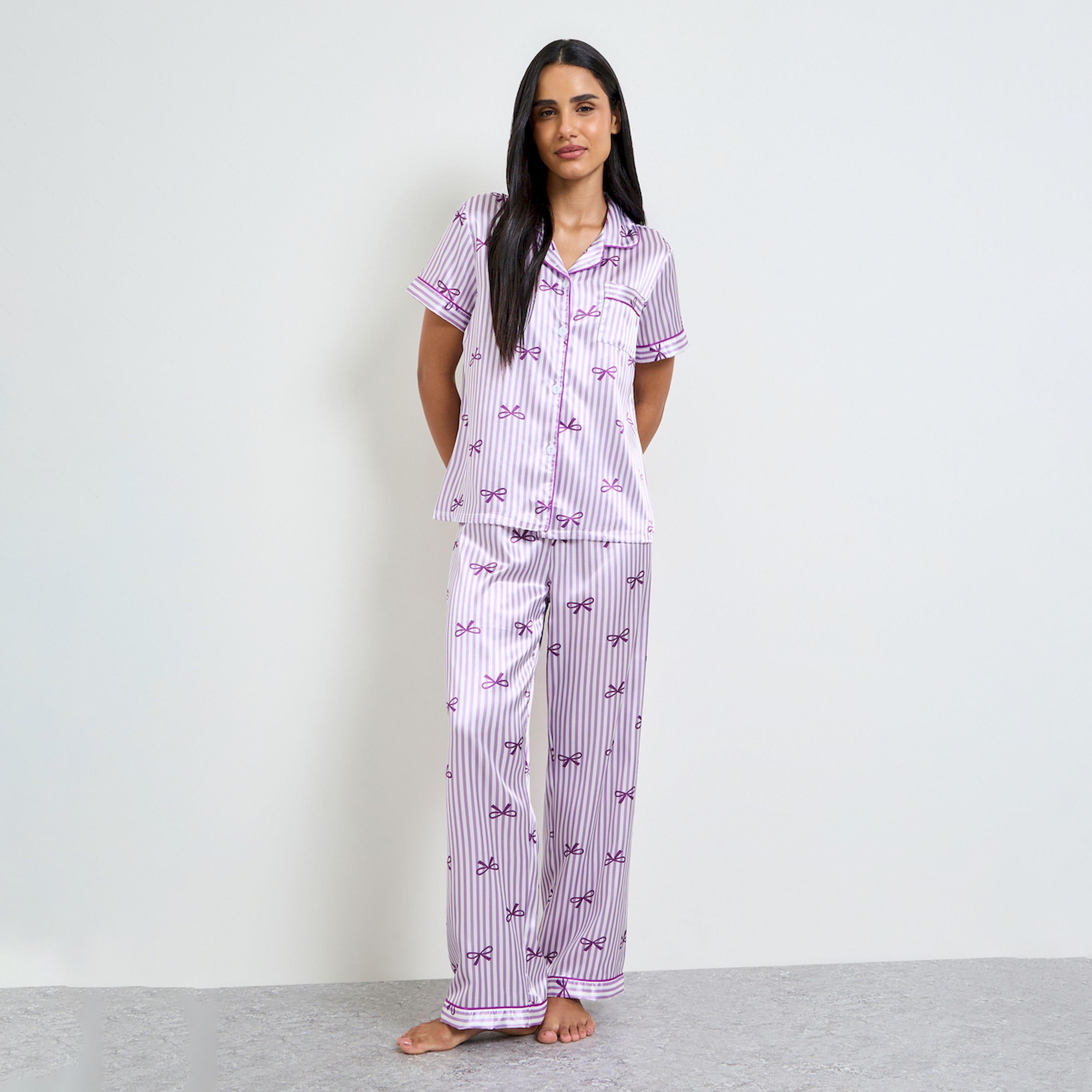 طقم بيجاما من بنطال وقميص مخطط بطبعة فيونكة-women-clothing-nightwear-pyjamas-longsets-image-1