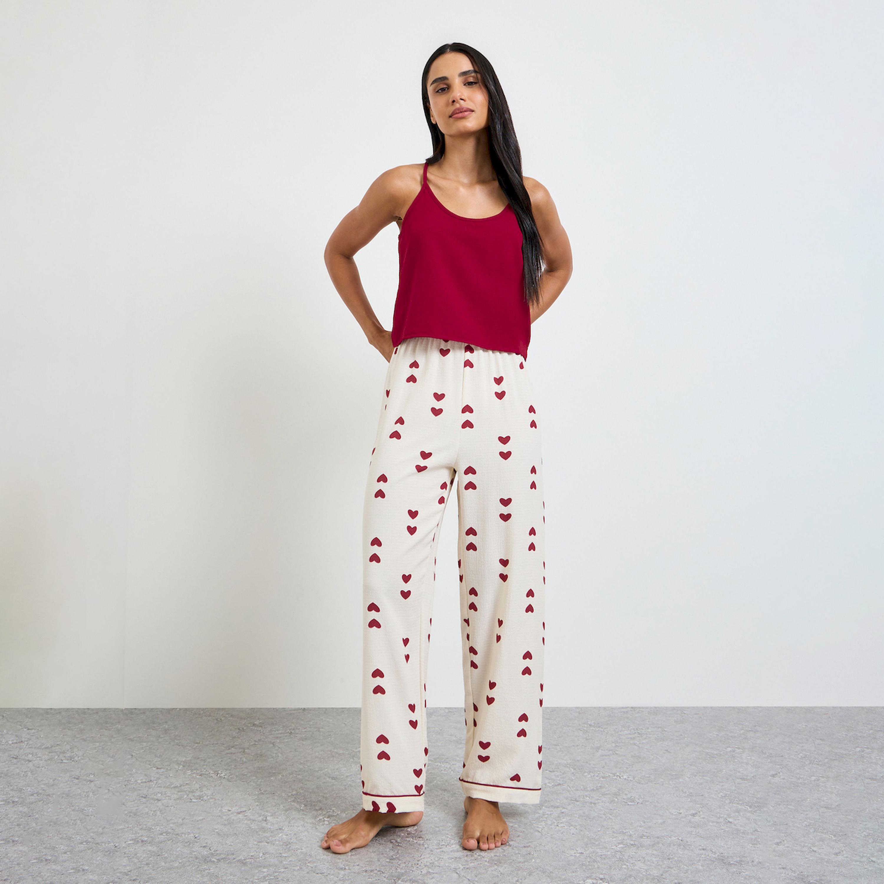 طقم بيجاما من بنطال وبلوزة حمالات سادة بطبعة قلوب-women-clothing-nightwear-pyjamas-longsets-image-1