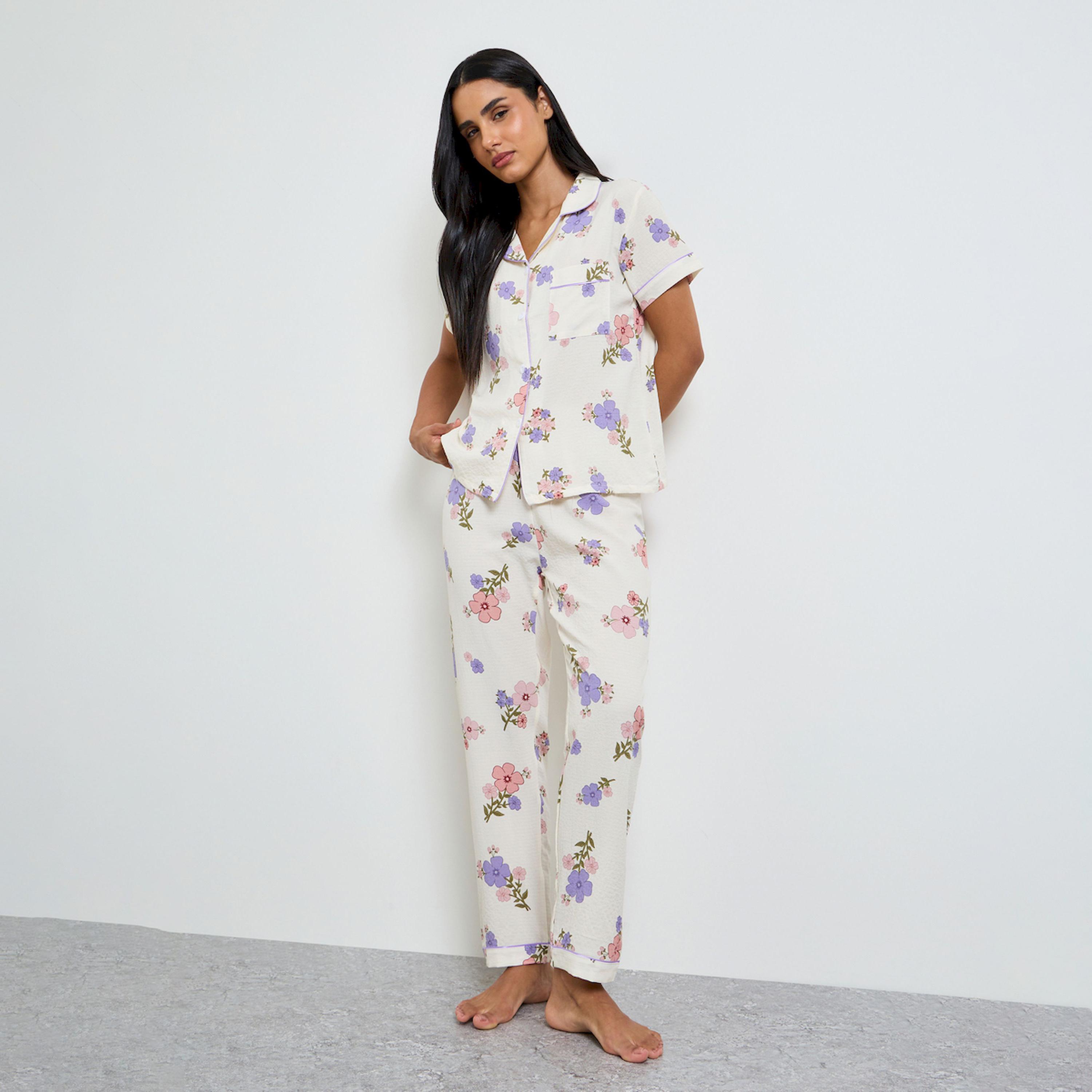 طقم بيجاما من بنطال وقميص بطبعة زهور-women-clothing-nightwear-pyjamas-longsets-image-1