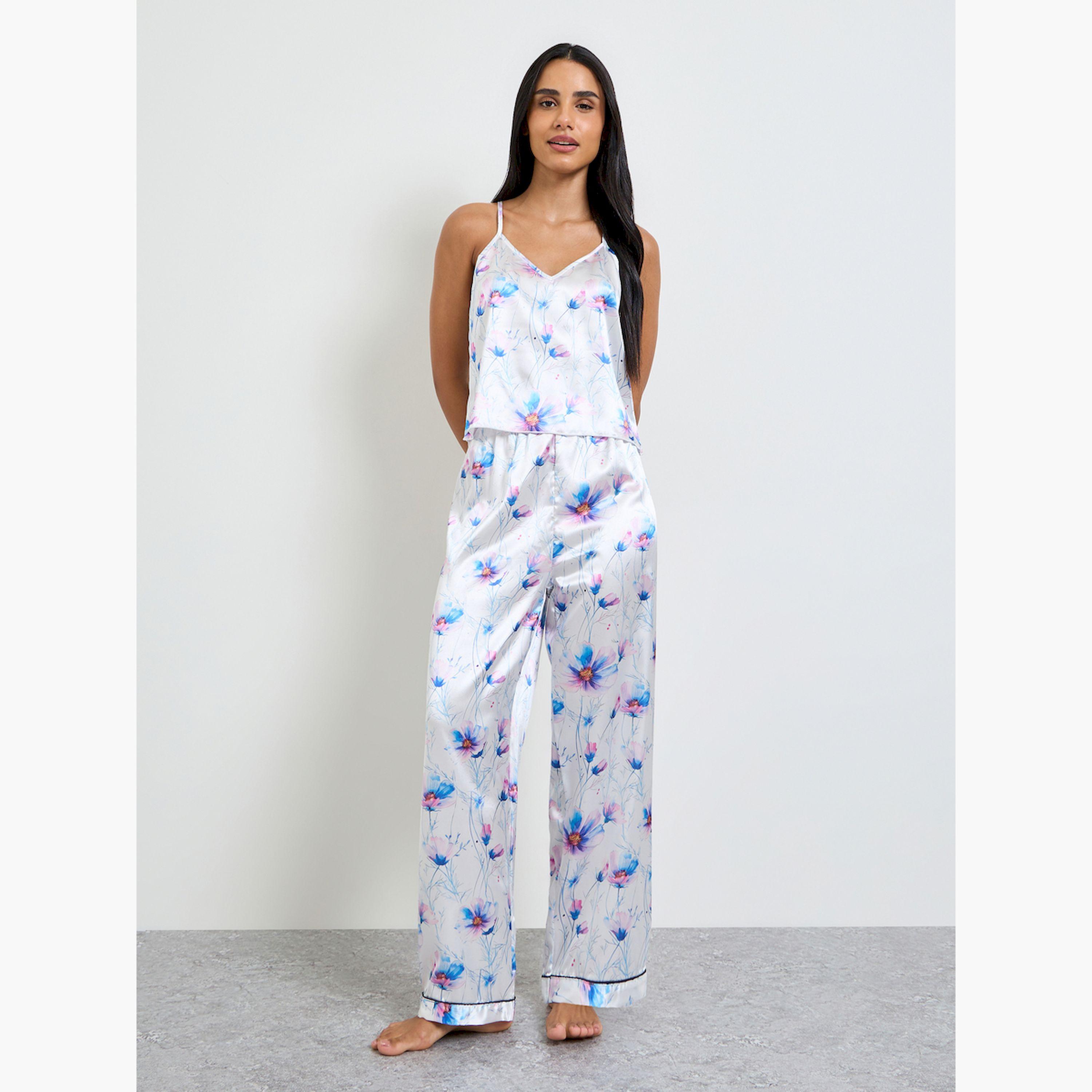 طقم بيجاما من 3 قطع بلوزة حمالات وشورت وبنطال بطبعة زهور-women-clothing-nightwear-pyjamas-longsets-image-1
