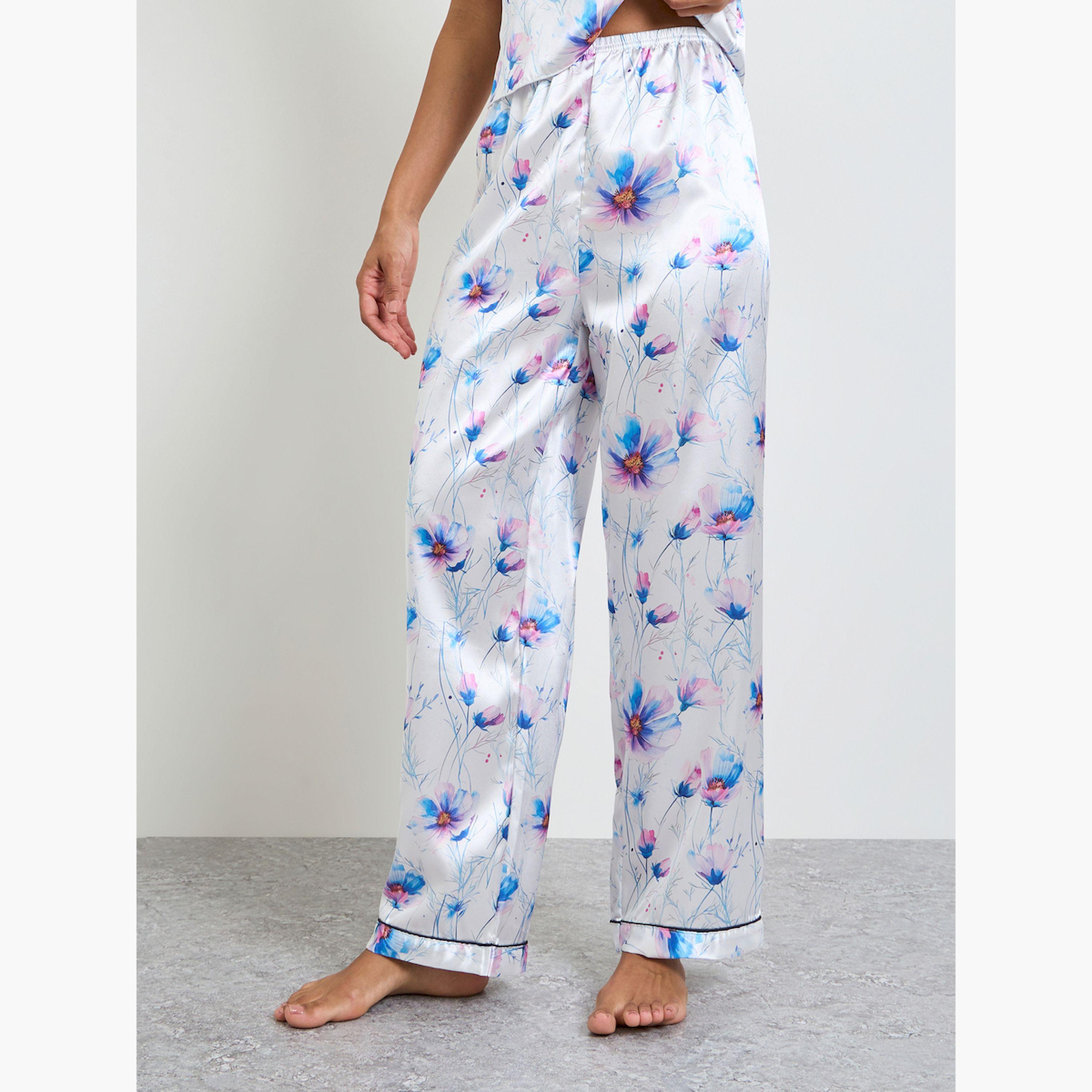 طقم بيجاما من 3 قطع بلوزة حمالات وشورت وبنطال بطبعة زهور-women-clothing-nightwear-pyjamas-longsets-image-5