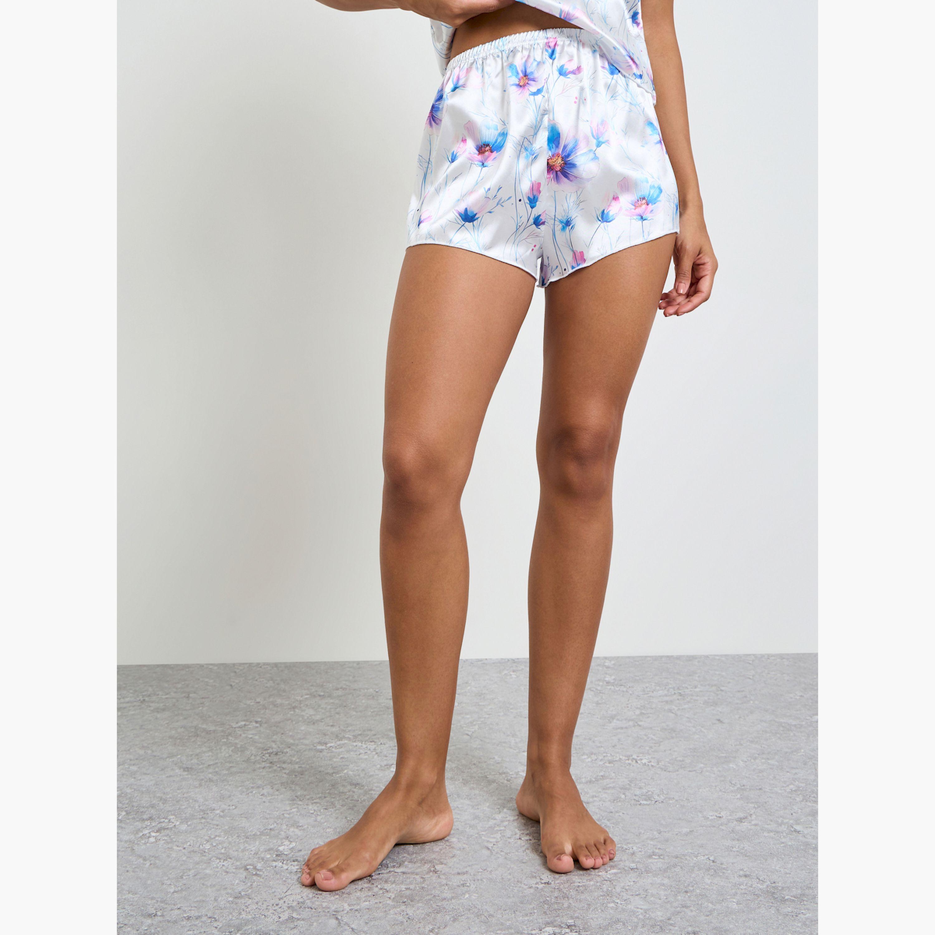 طقم بيجاما من 3 قطع بلوزة حمالات وشورت وبنطال بطبعة زهور-women-clothing-nightwear-pyjamas-longsets-image-6