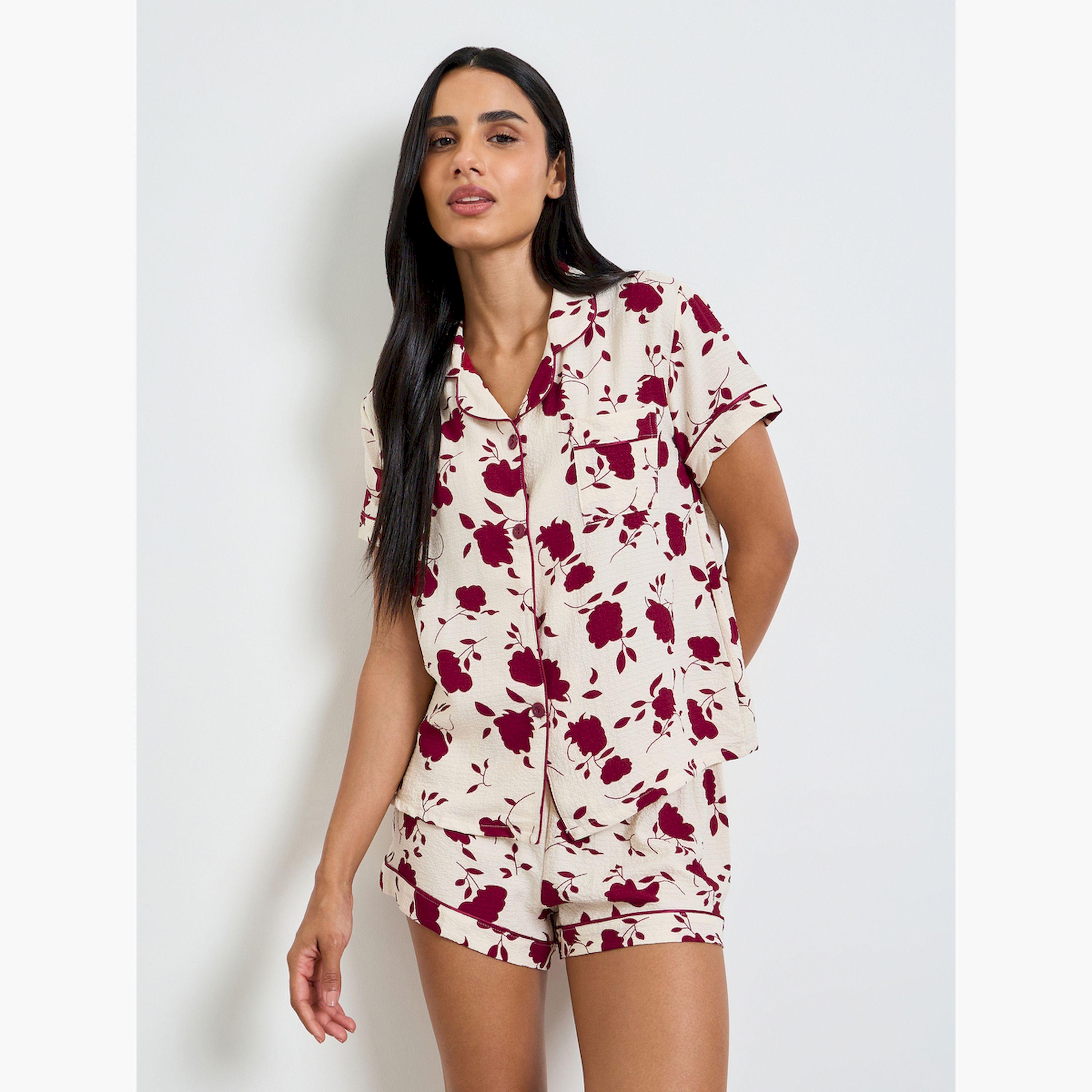 مجموعة من شورت وقميص بأزرار وطبعة زهور-women-clothing-nightwear-pyjamas-shortsets-image-1