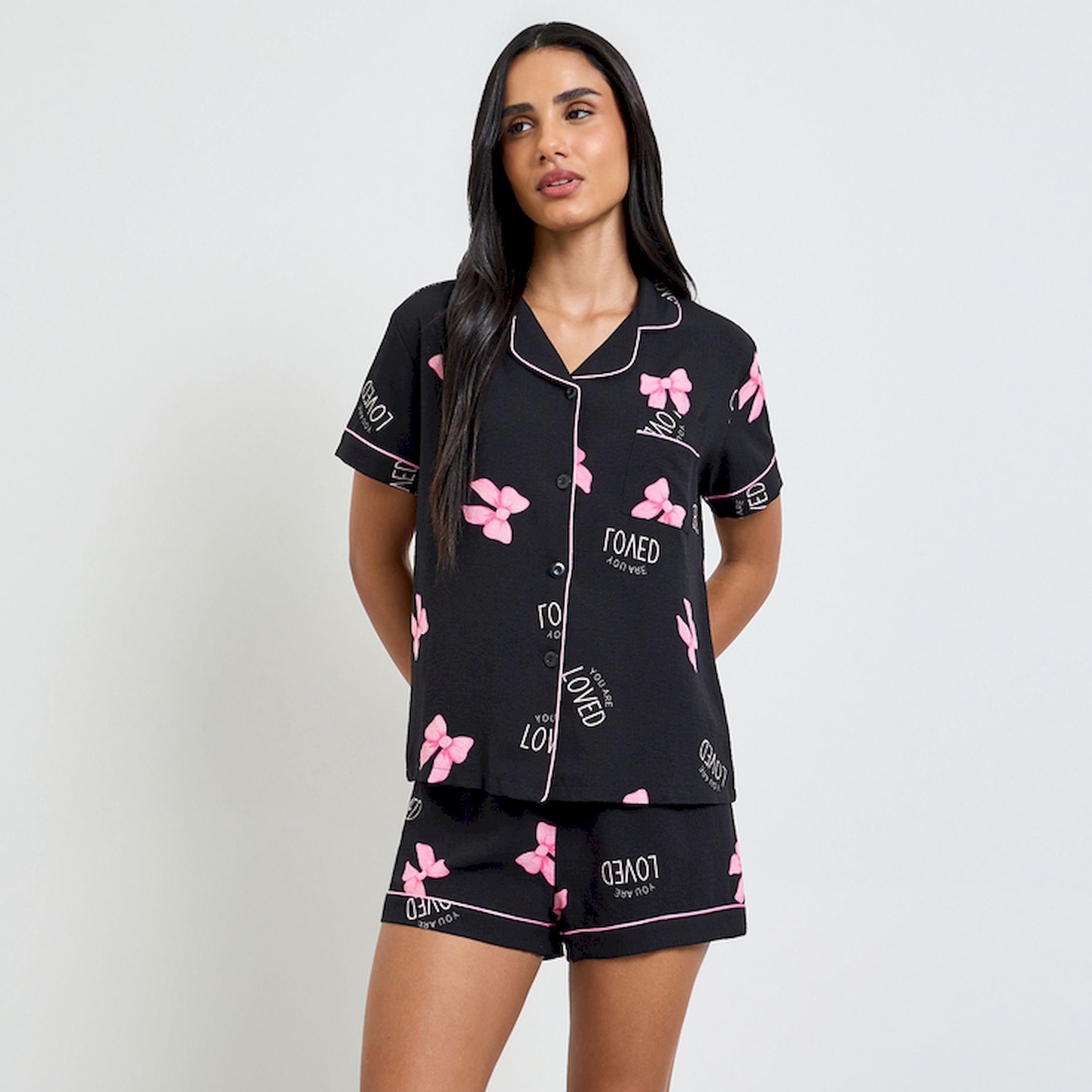 مجموعة من شورت وقميص بأزرار وطبعة فيونكة-women-clothing-nightwear-pyjamas-shortsets-image-1