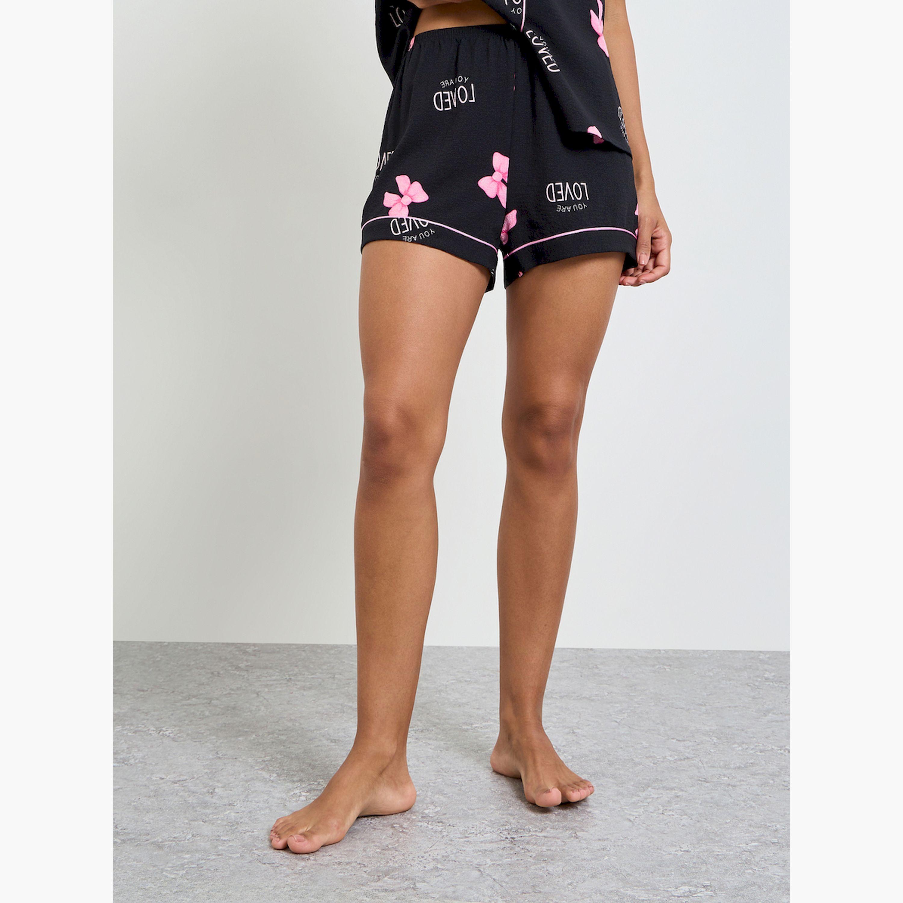 مجموعة من شورت وقميص بأزرار وطبعة فيونكة-women-clothing-nightwear-pyjamas-shortsets-image-5