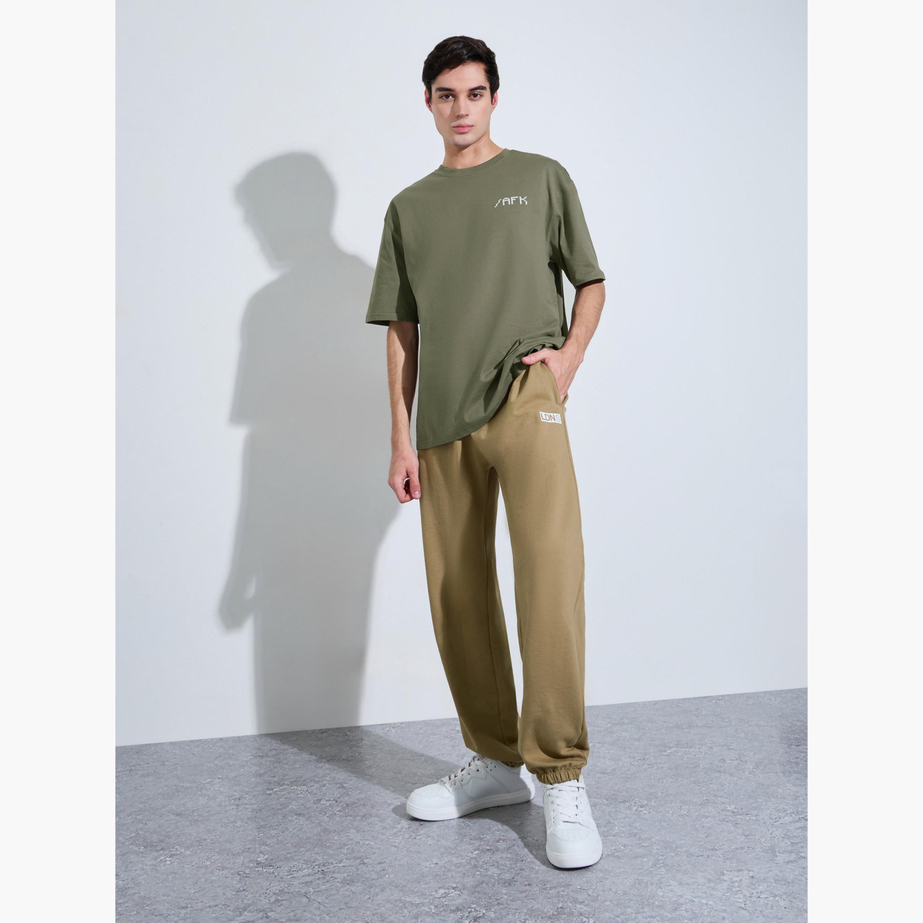 تيشيرت بياقة دائرية وطبعات جرافيك-men-clothing-tshirtsandpolos-tshirts-image-2