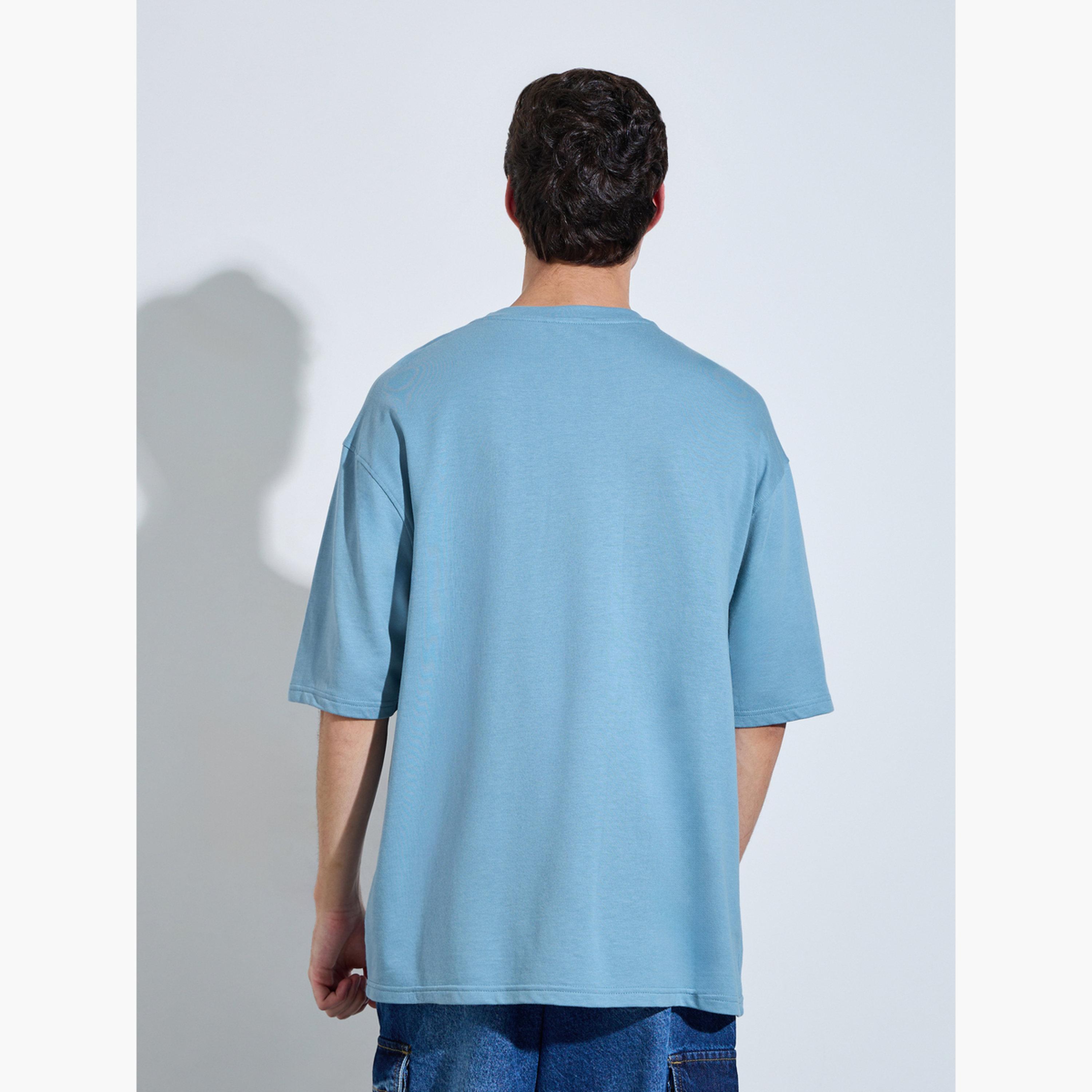 تيشيرت واسع بطبعات جرافيك عالية الدقة-men-clothing-tshirtsandpolos-tshirts-image-4