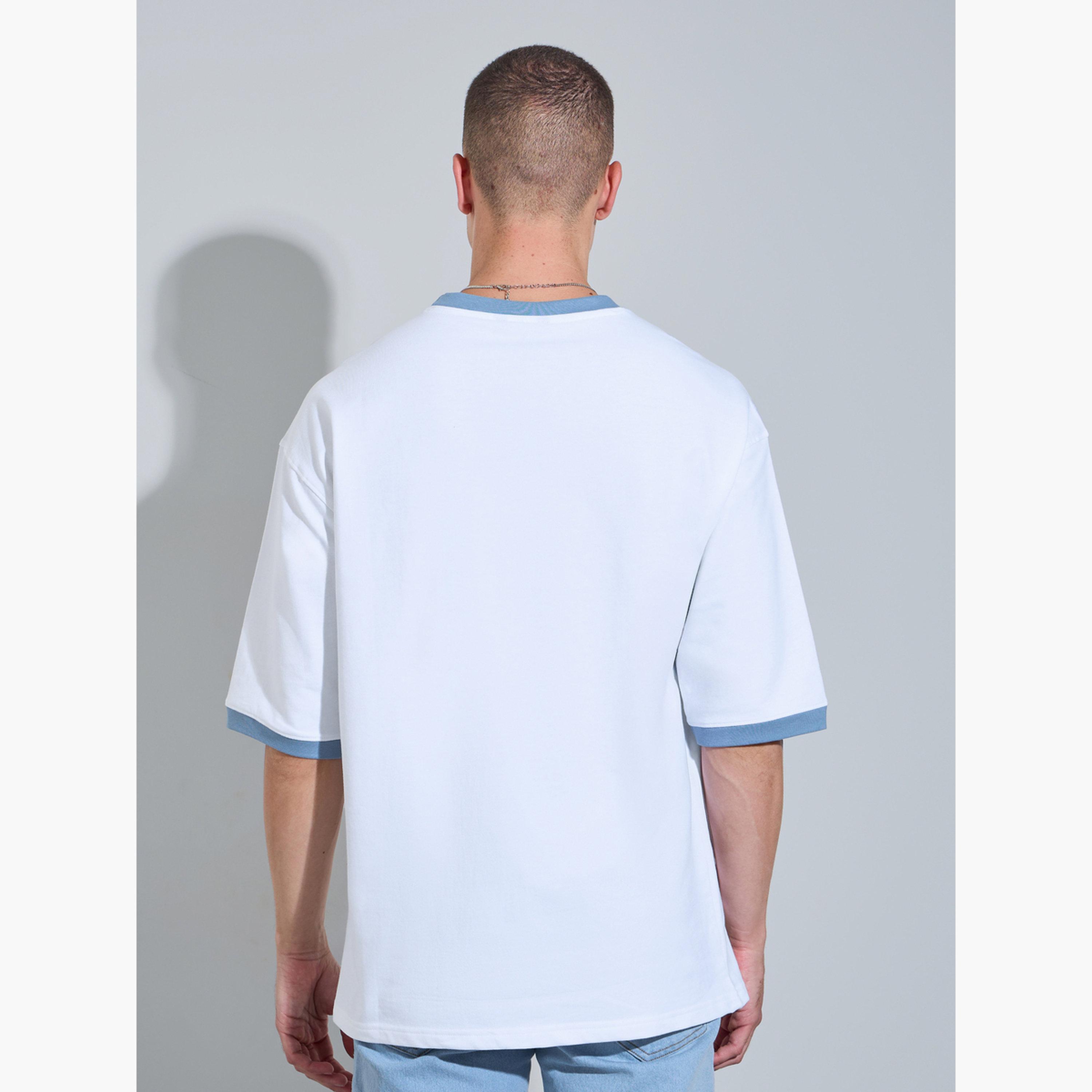 تيشيرت واسع بحواف متباينة وطبعة جرافيك للرجال-men-clothing-tshirtsandpolos-tshirts-image-4