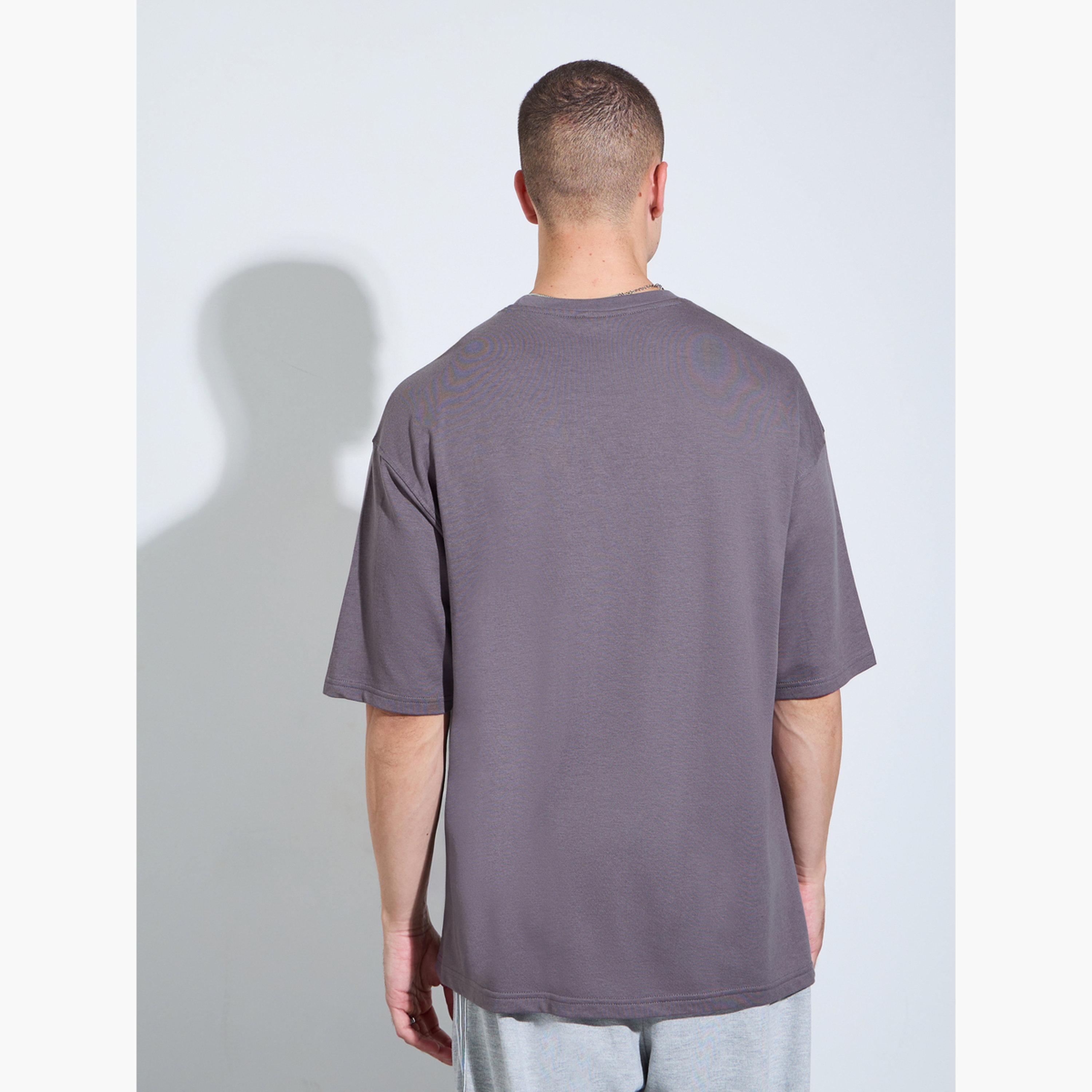 تيشيرت واسع بطبعة جرافيك أمامية للرجال-men-clothing-tshirtsandpolos-tshirts-image-4