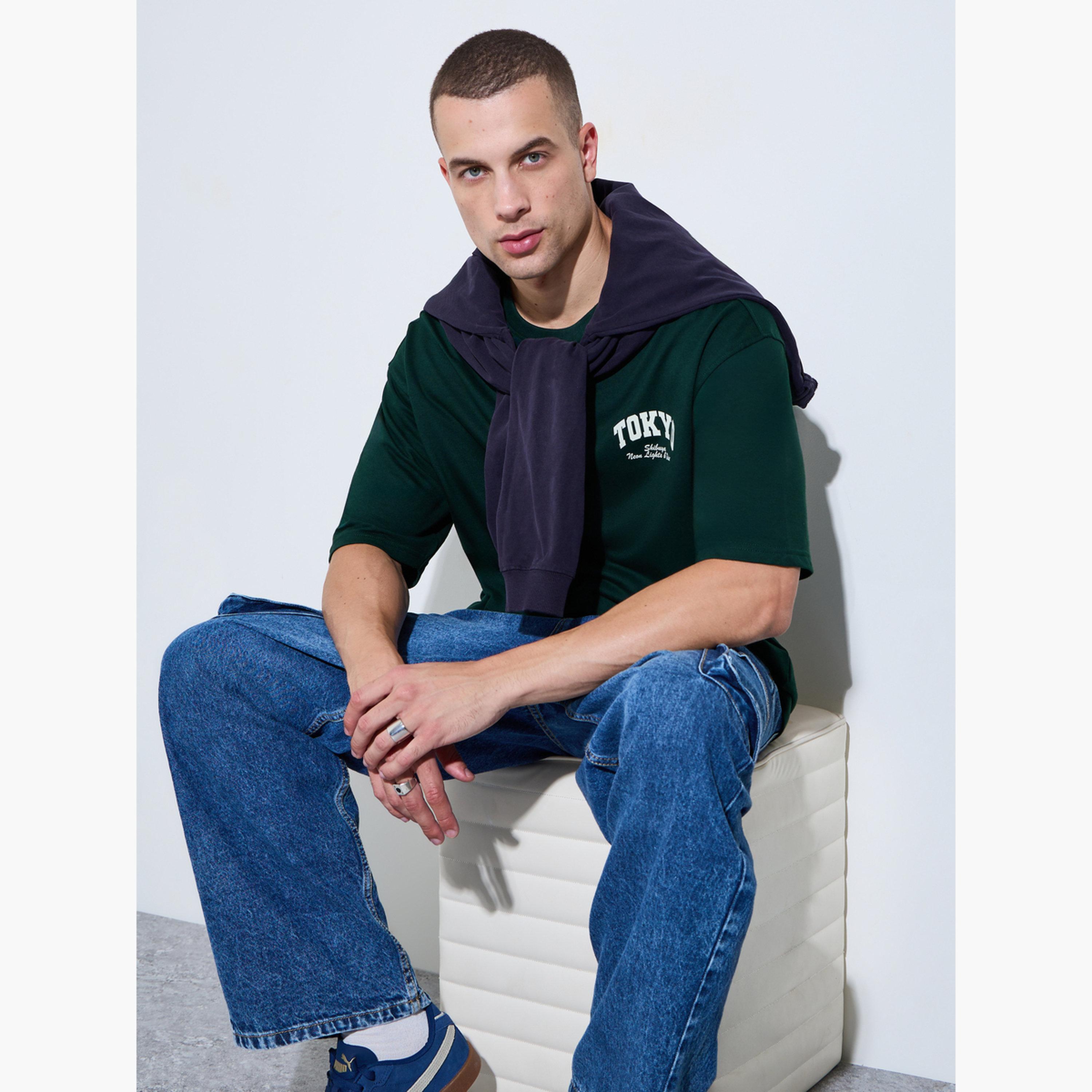 تيشيرت واسع بياقة دائرية وطبعة جرافيك للرجال-men-clothing-tshirtsandpolos-tshirts-image-3