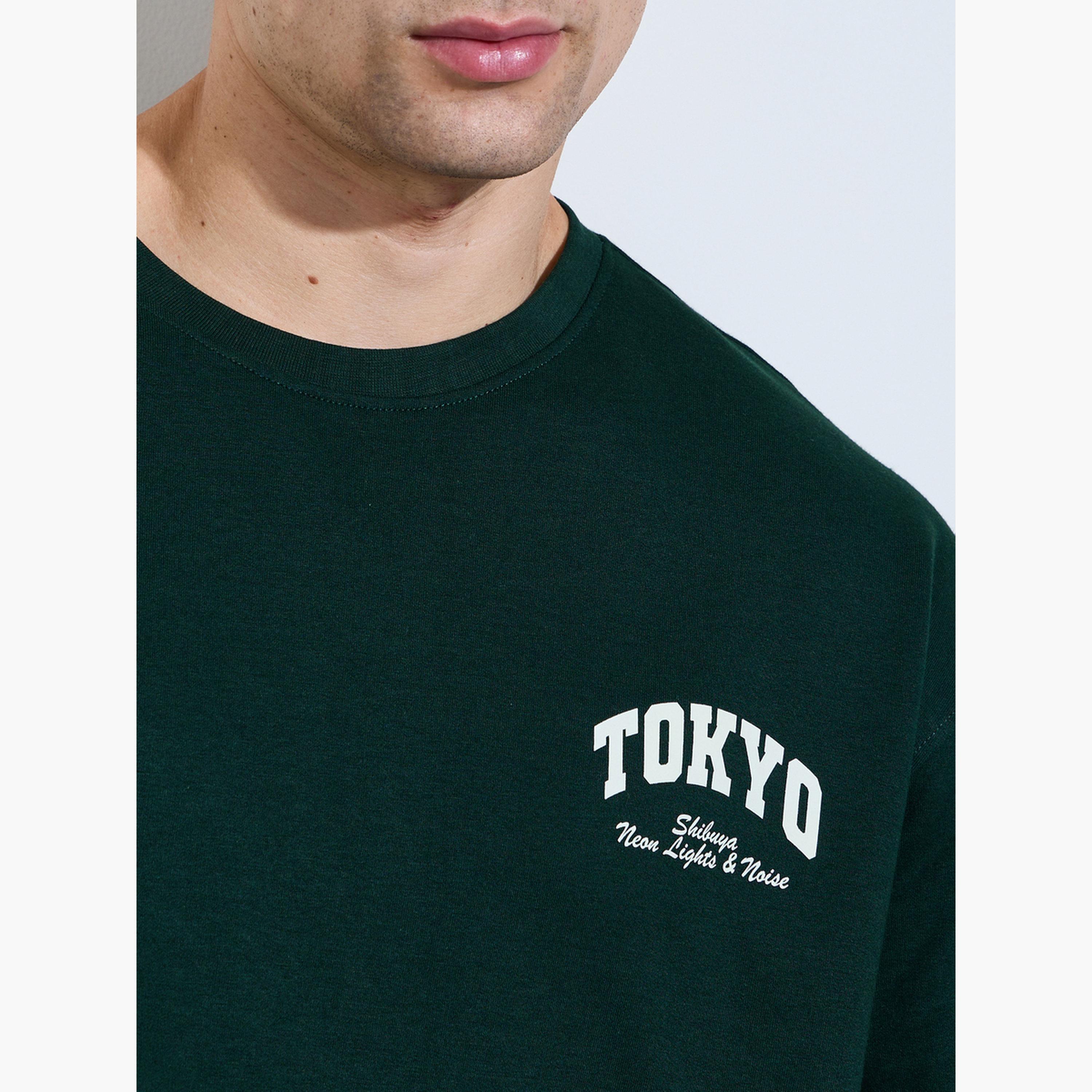 تيشيرت واسع بياقة دائرية وطبعة جرافيك للرجال-men-clothing-tshirtsandpolos-tshirts-image-5