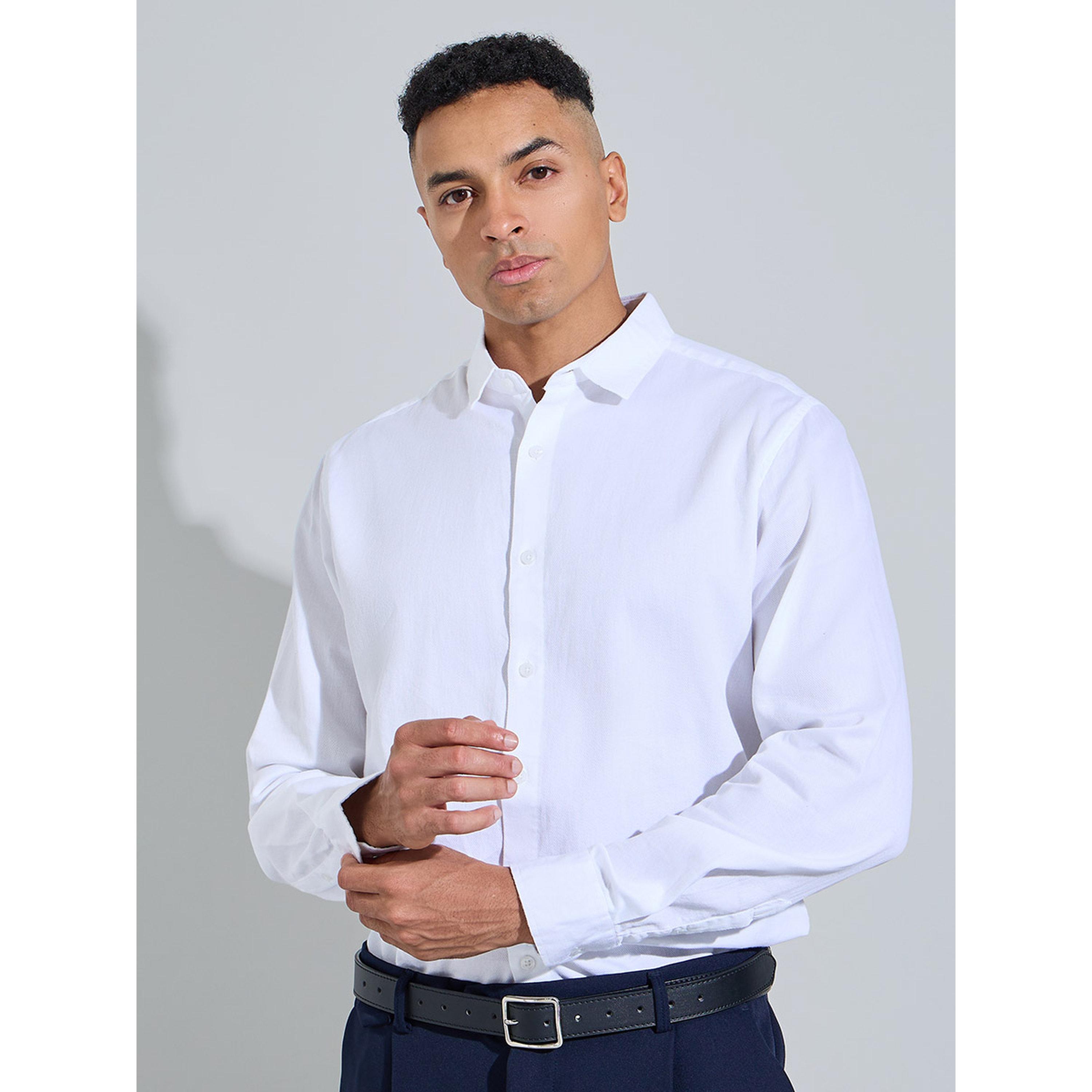 قميص بقصة مستقيمة بتفاصيل بارزة الملمس بلون سادة-men-clothing-shirts-image-3