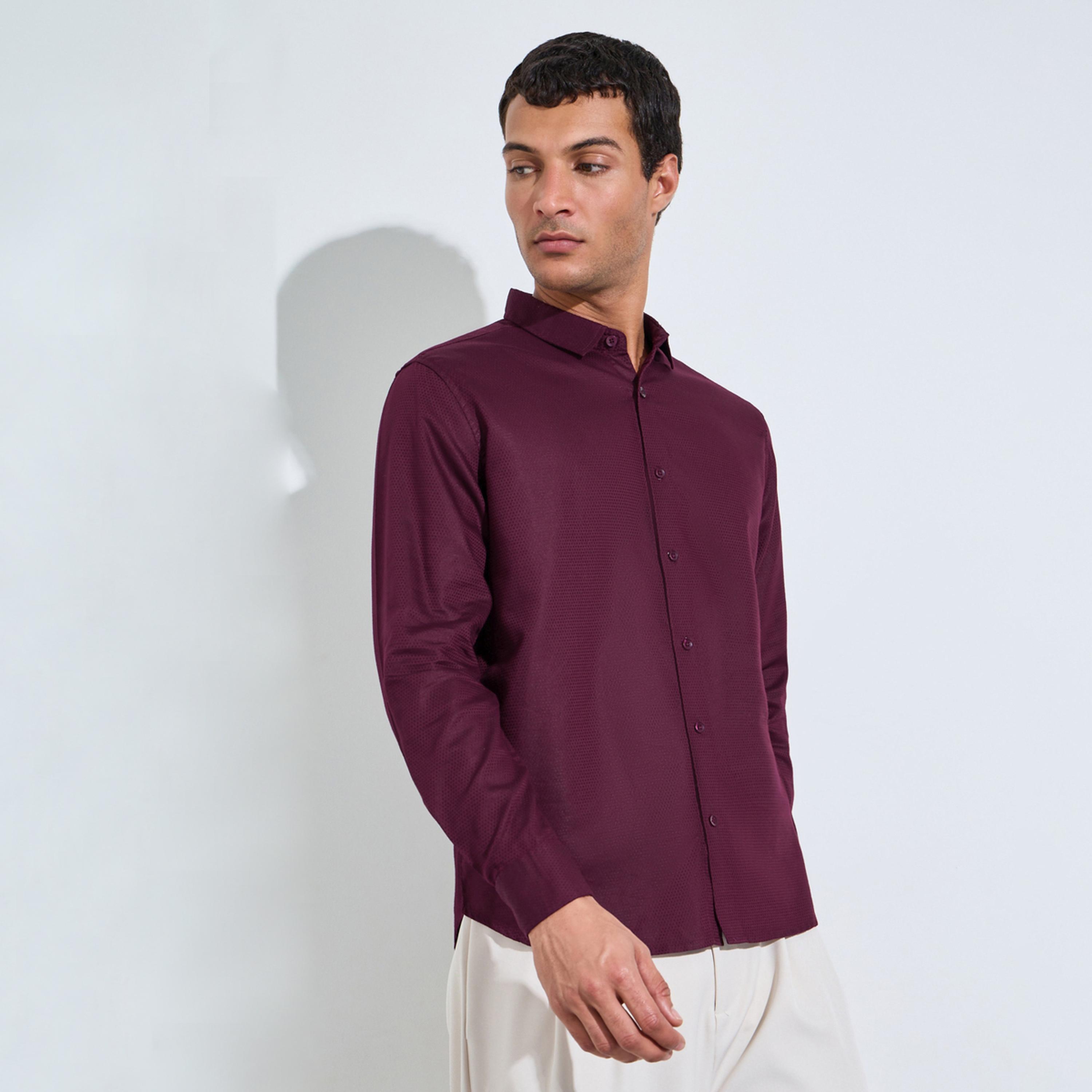 قميص رجالي سادة بتفاصيل بارزة الملمس بقصة مستقيمة-men-clothing-shirts-image-1