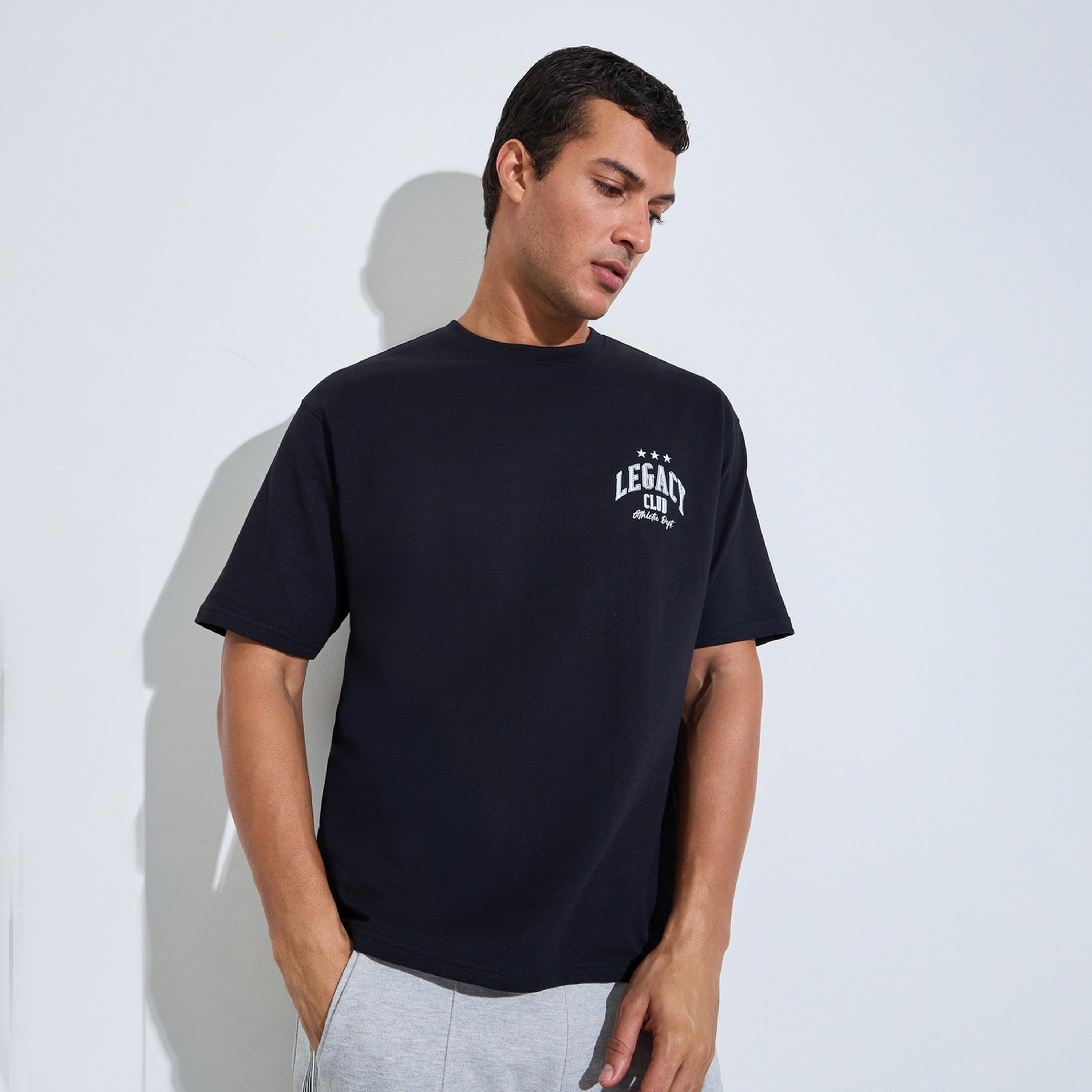 تيشيرت تيري واسع بطبعة تايبوجرافيك للرجال-men-clothing-tshirtsandpolos-tshirts-image-1