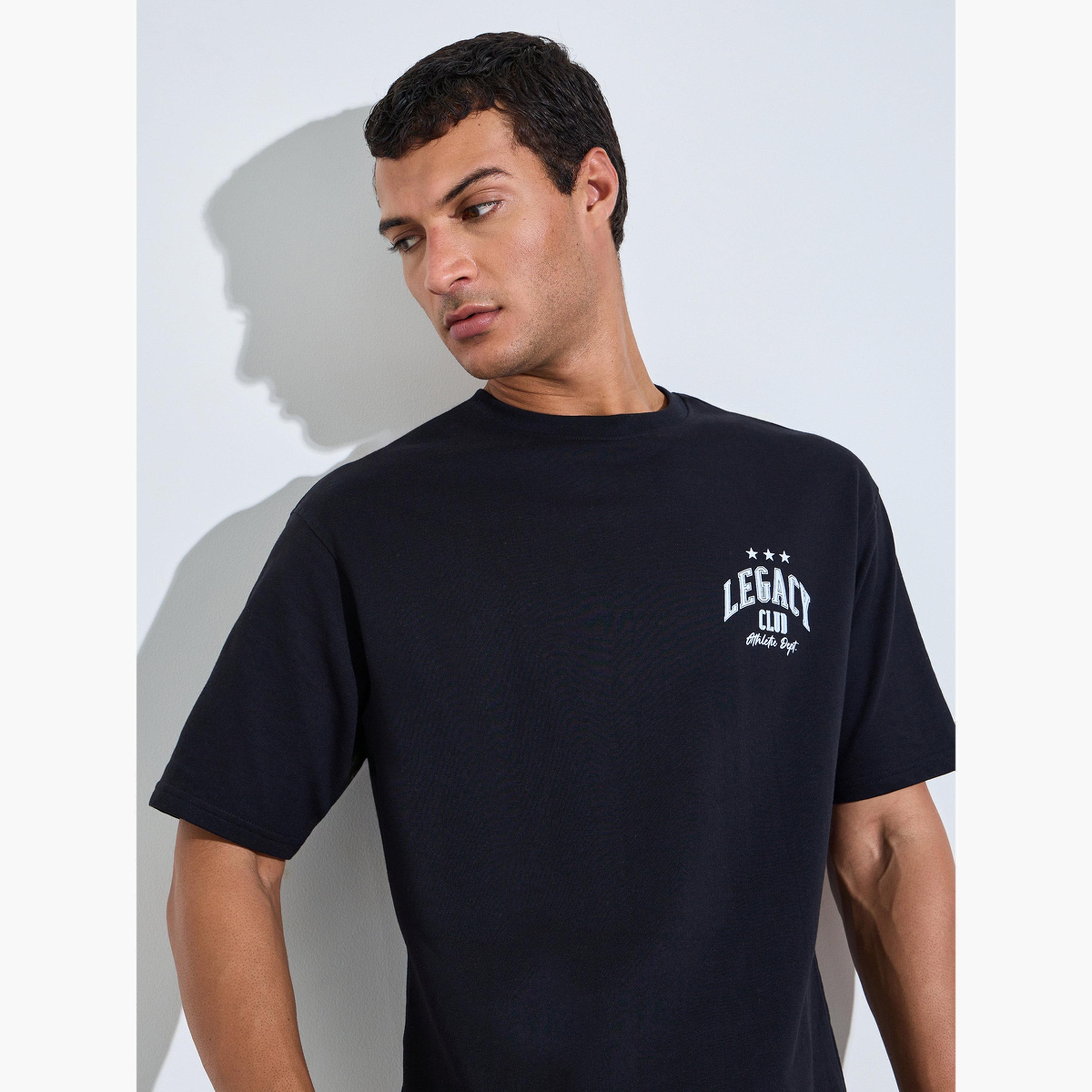 تيشيرت تيري واسع بطبعة تايبوجرافيك للرجال-men-clothing-tshirtsandpolos-tshirts-image-3