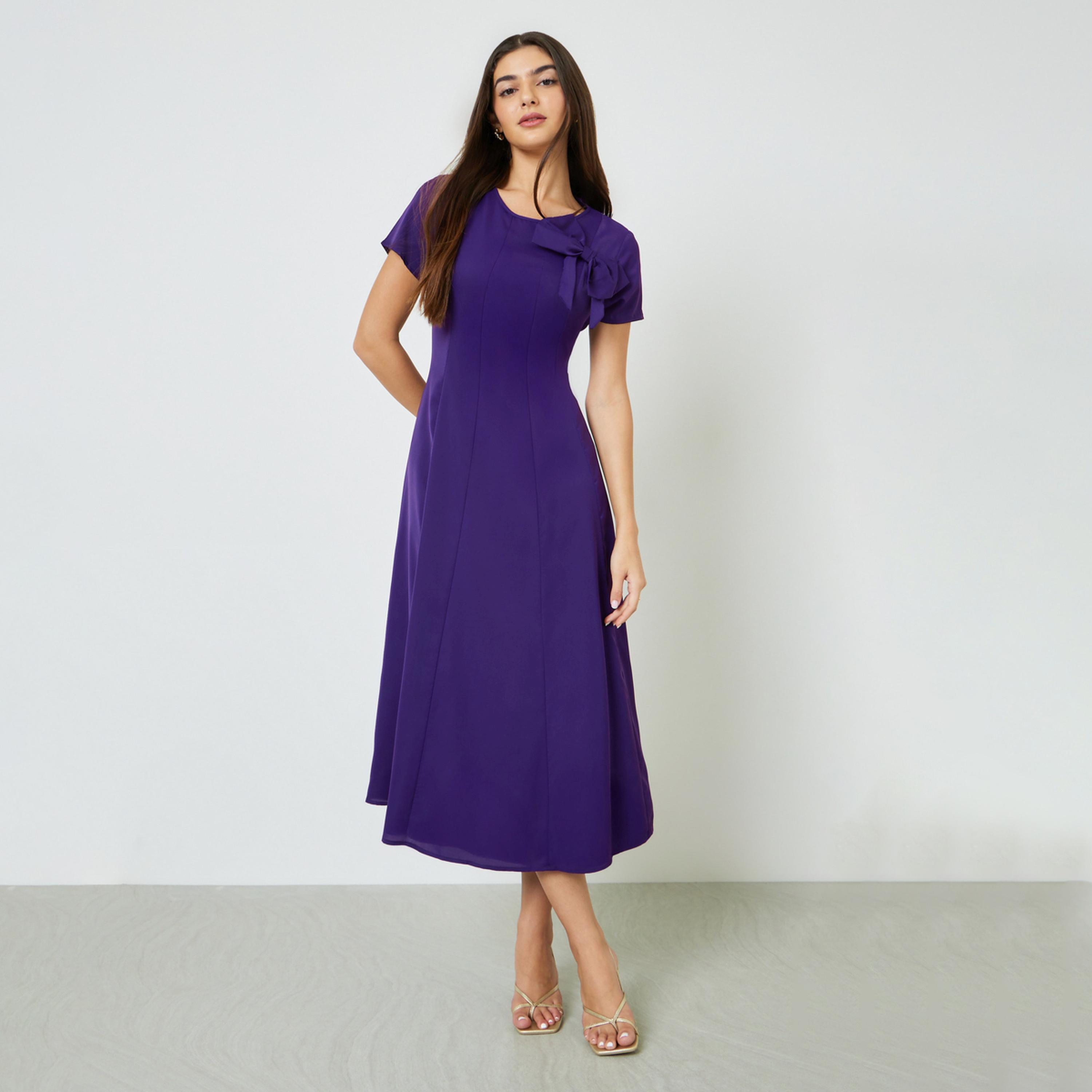 فستان ميدي بحافة واسعة وتفاصيل فيونكة-women-clothing-dresses-image-1