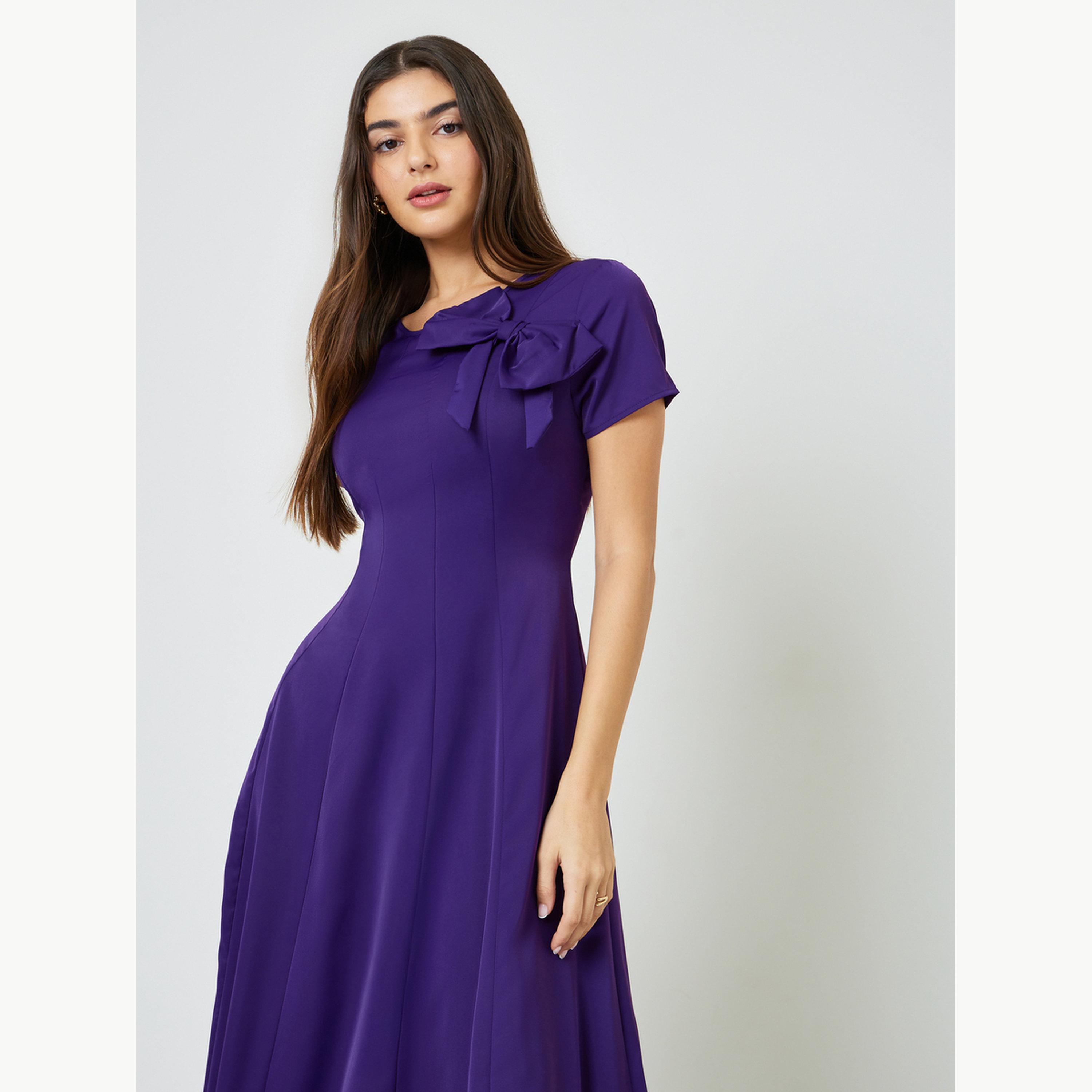 فستان ميدي بحافة واسعة وتفاصيل فيونكة-women-clothing-dresses-image-3