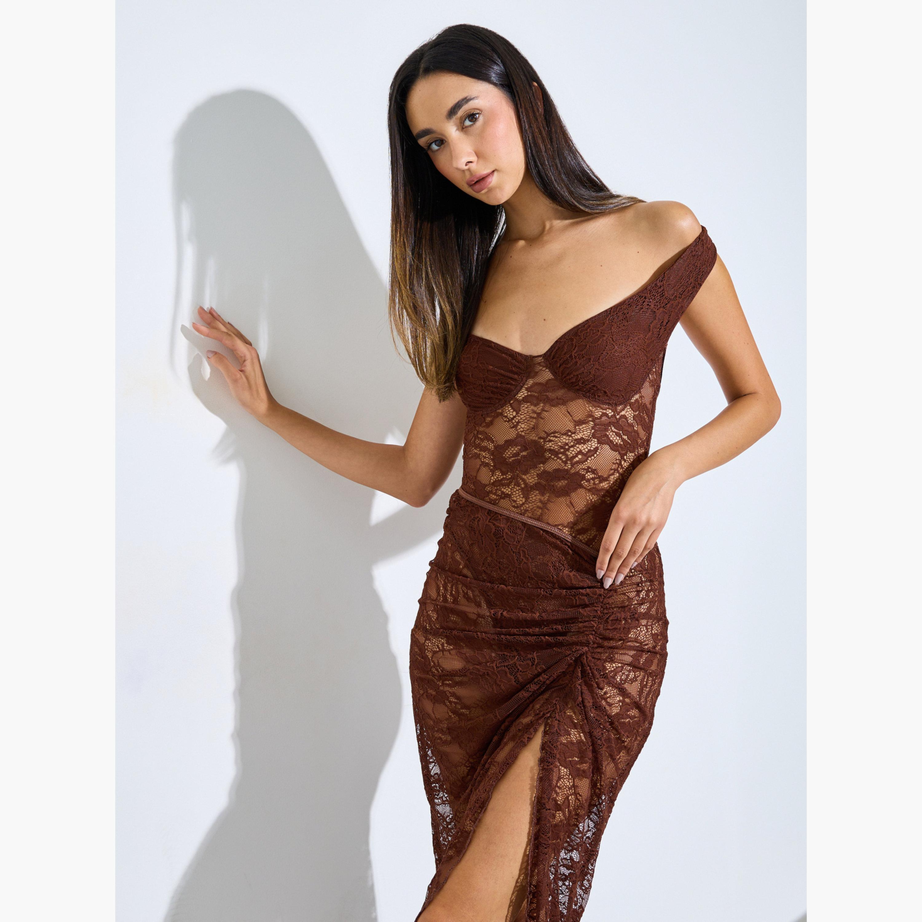 ستايلي - فستان داخلي دانتيل مكشوف الكتفين مع توب للجسم وسارونج متصل-women-clothing-lingerie-babydollsandbodysuits-image-2