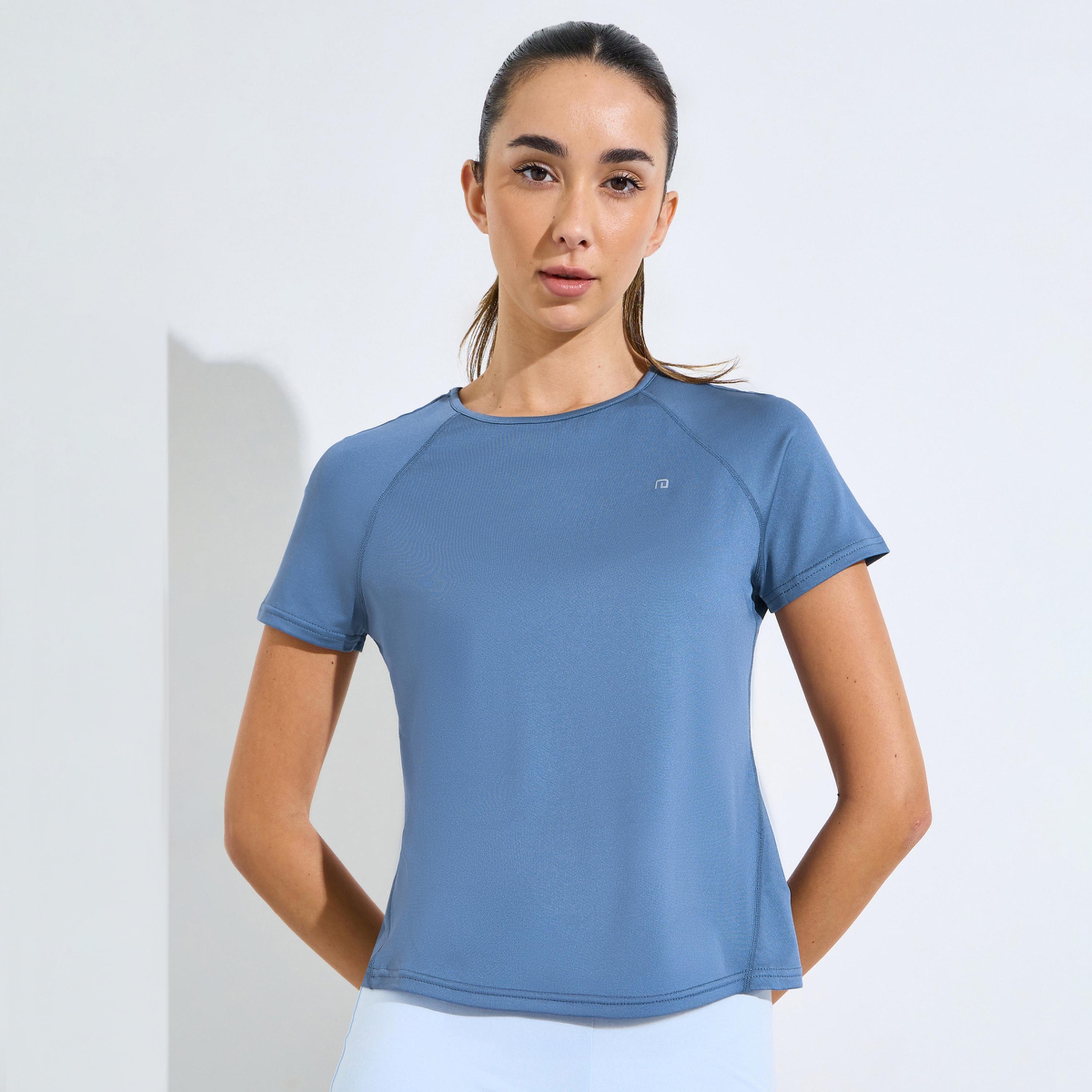 بلوزة بإدخالات قماش شبكي وشعار على الكتف الخلفي-sports-women-clothing-tshirtsandvests-image-1
