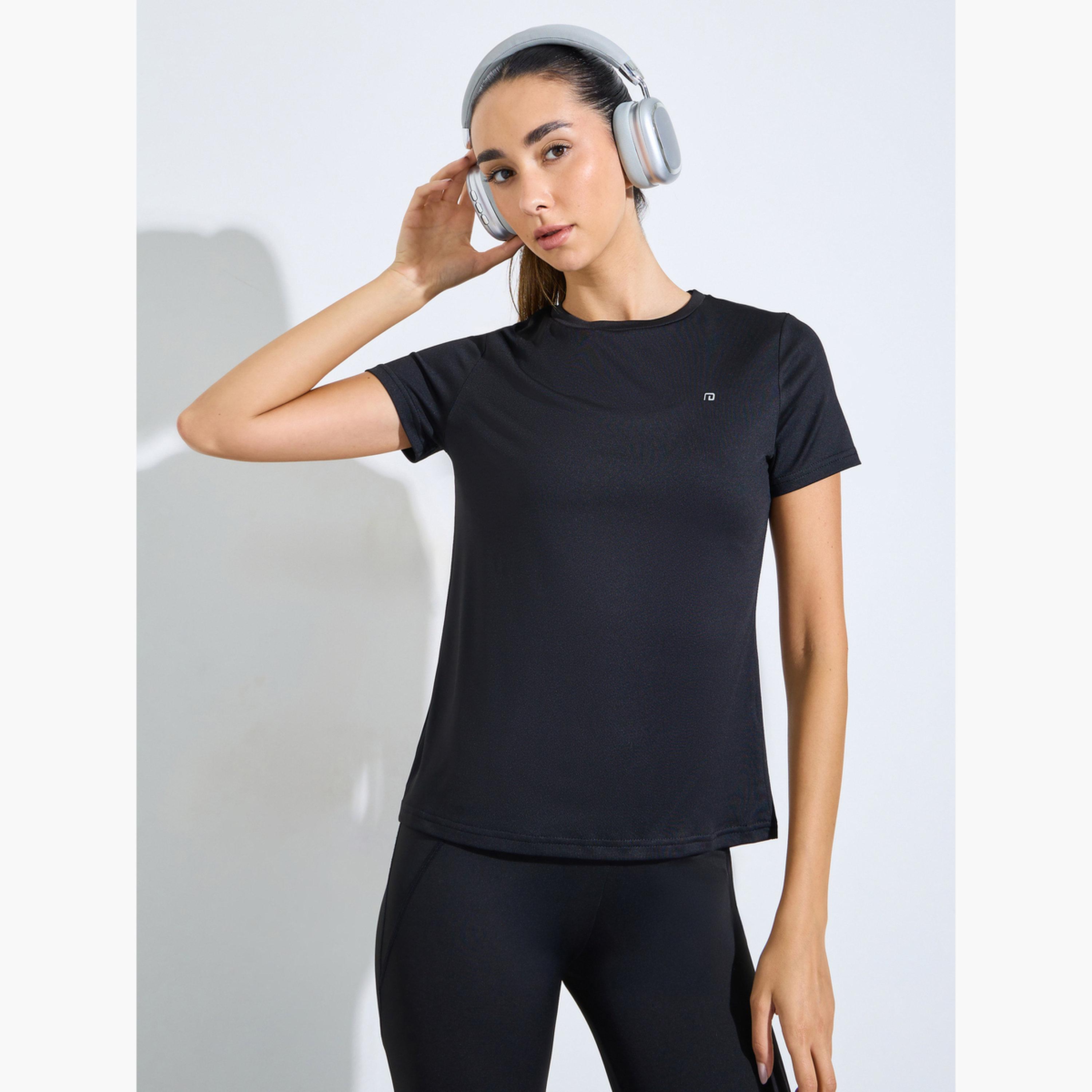 ستايلي - تيشيرت أسود برقبة دائرية مزين بشعار-sports-women-clothing-tshirtsandvests-image-1