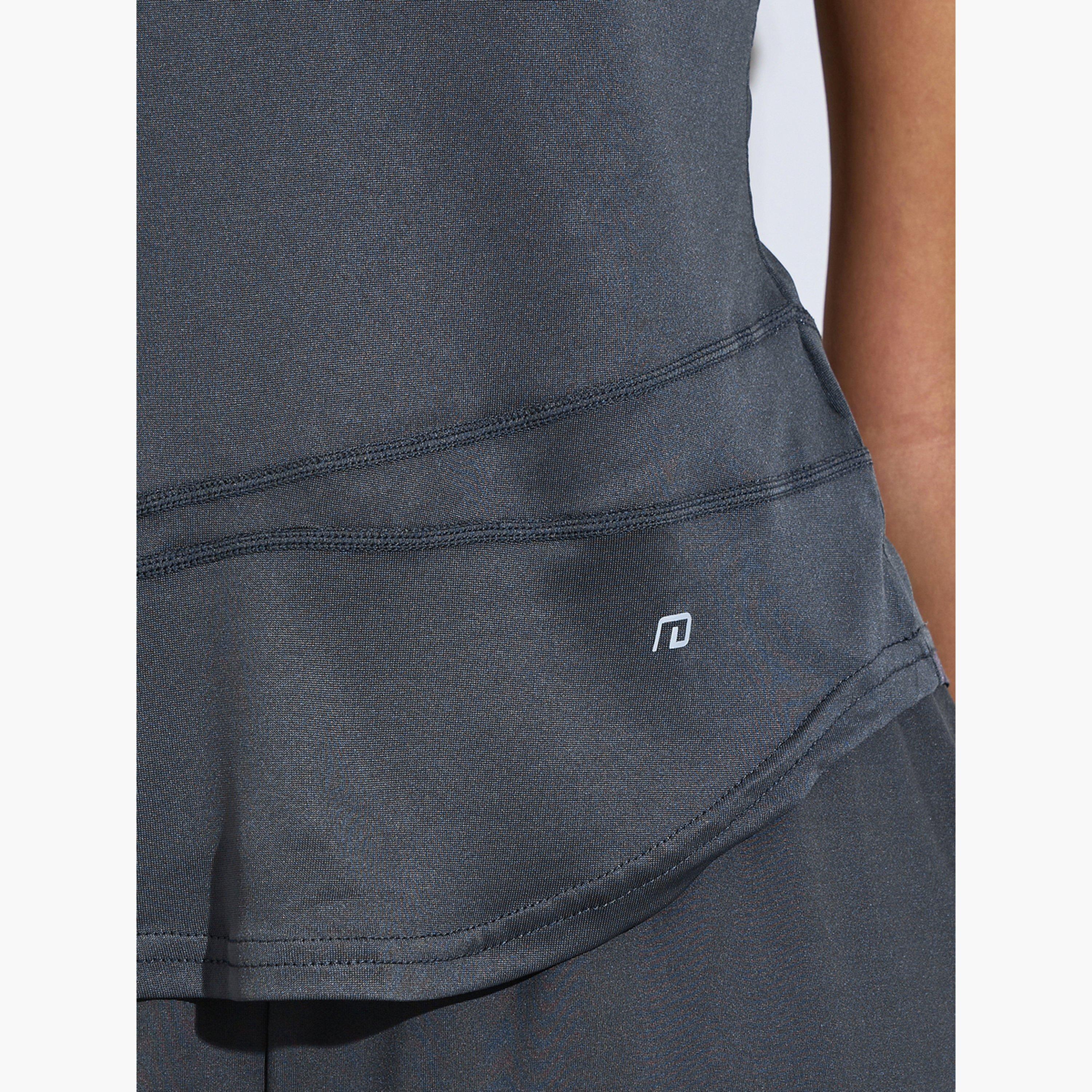 ستايلي - قميص بشعار فحمي وتفاصيل خياطة غير متماثلة-sports-women-clothing-tshirtsandvests-image-4