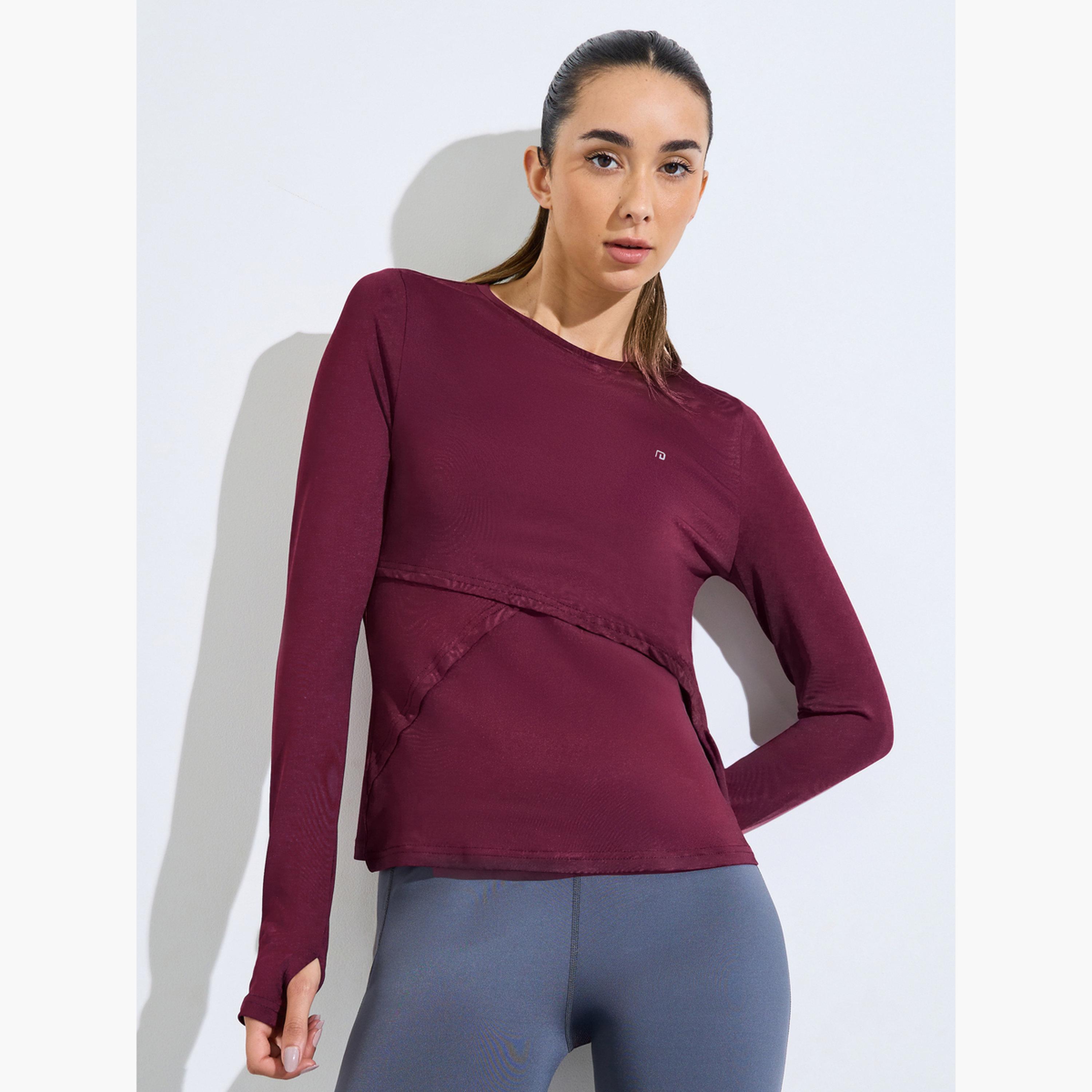 بلوزة بحافة غير متماثلة وتفاصيل عاكسة وشعار على الظهر-sports-women-clothing-tshirtsandvests-image-1