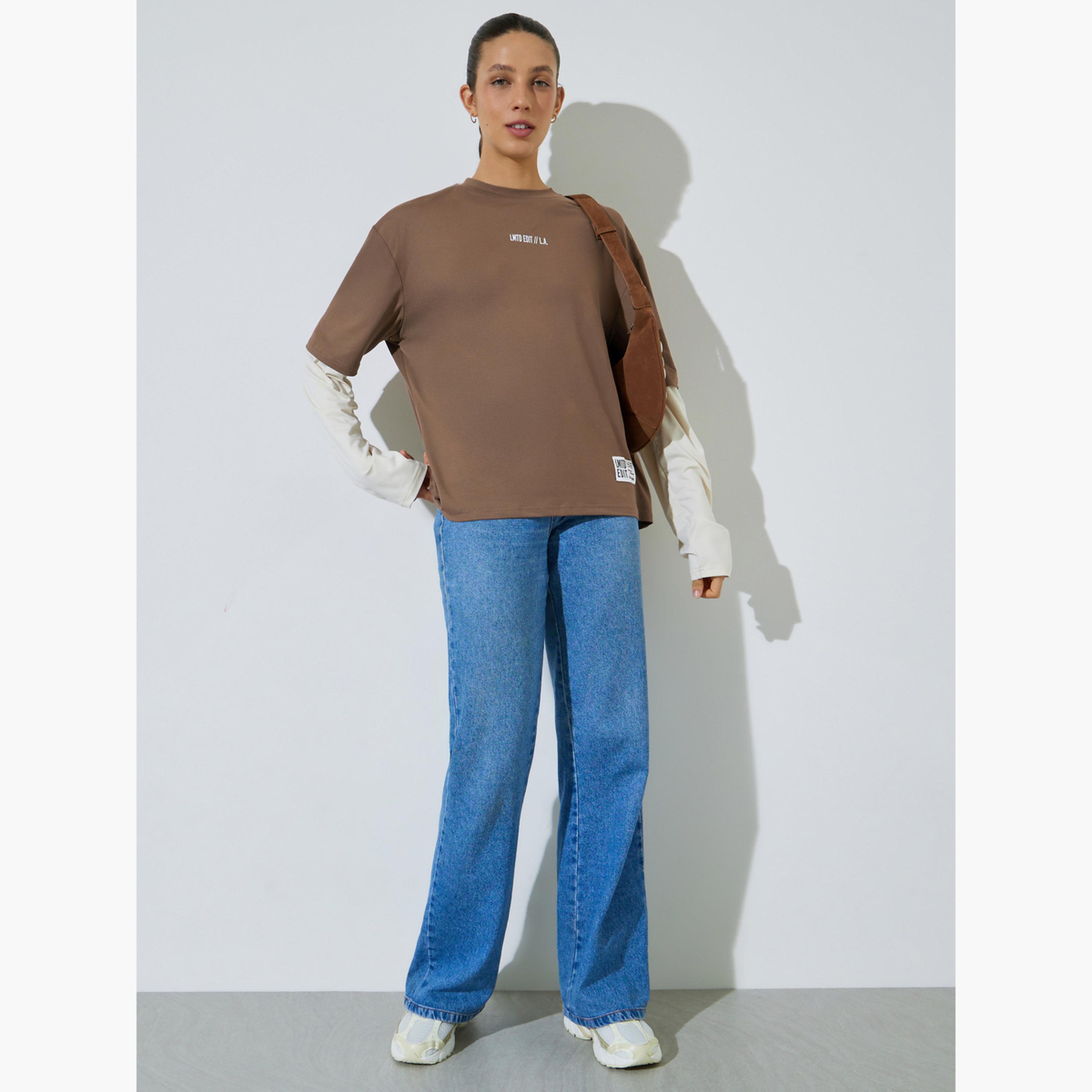 تيشيرت أكمام طويلة وطبعة شعار وقصة عادية-women-clothing-tshirts-image-2