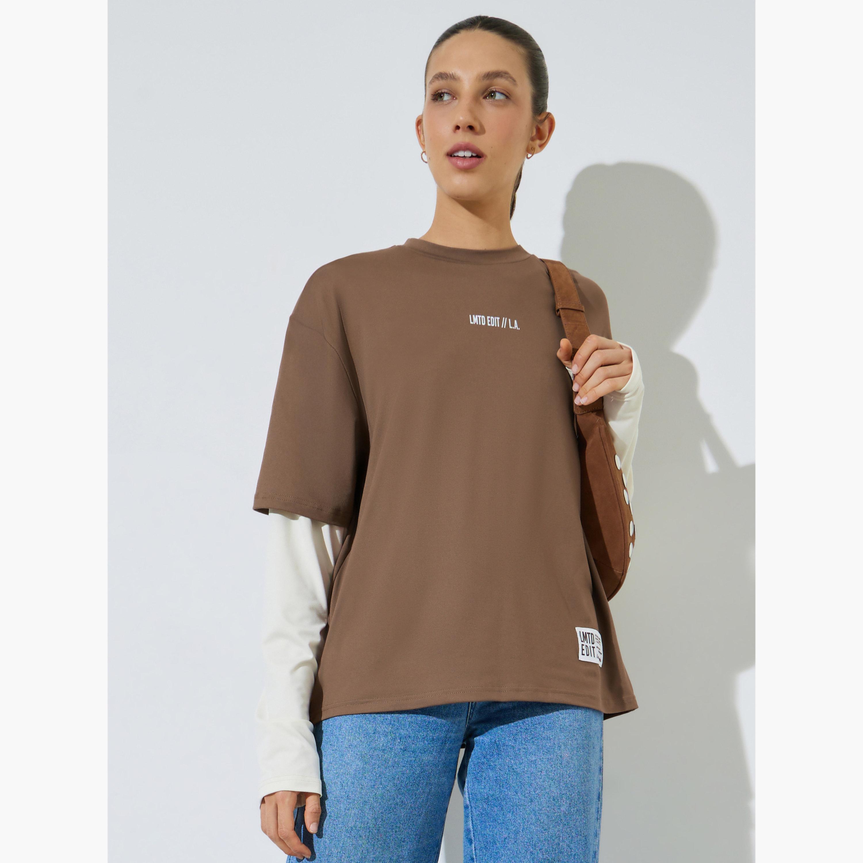 تيشيرت أكمام طويلة وطبعة شعار وقصة عادية-women-clothing-tshirts-image-3