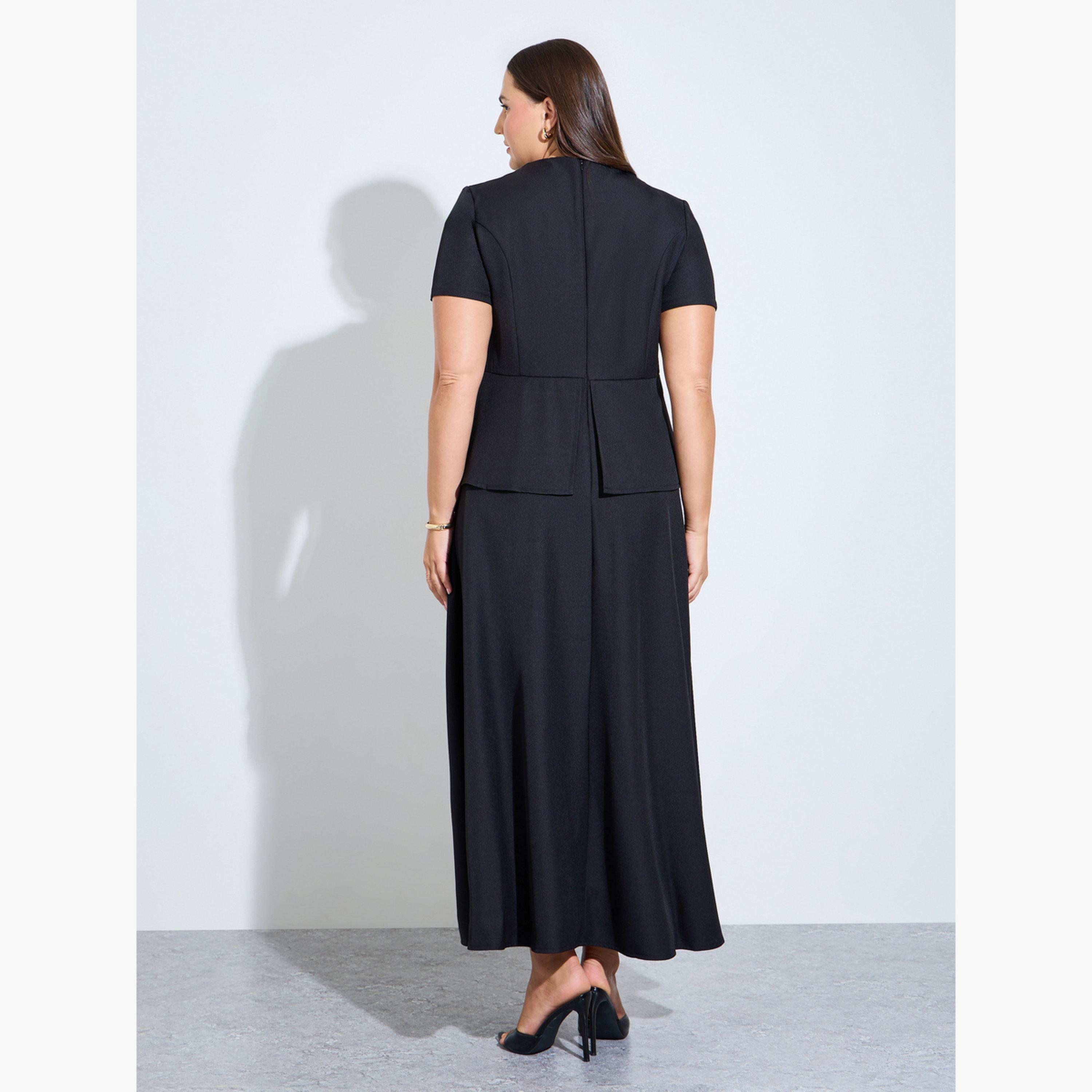 فستان طويل بتفاصيل صفين من الأزرار وبحافة واسعة بمقاس كبير-women-clothing-dresses-image-4