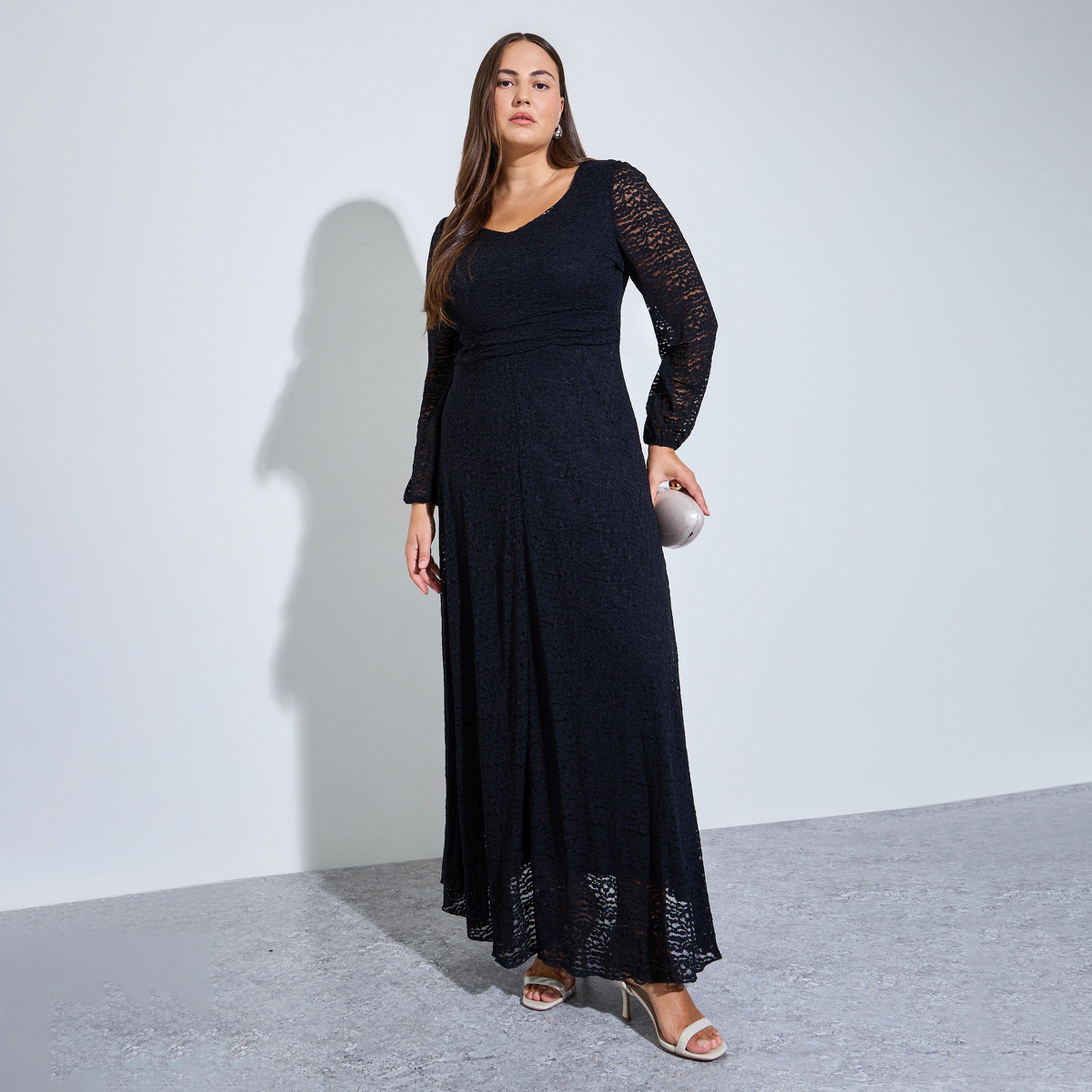 فستان طويل بحافة واسعة وتفاصيل دانتيل بمقاس كبير-women-clothing-dresses-image-1