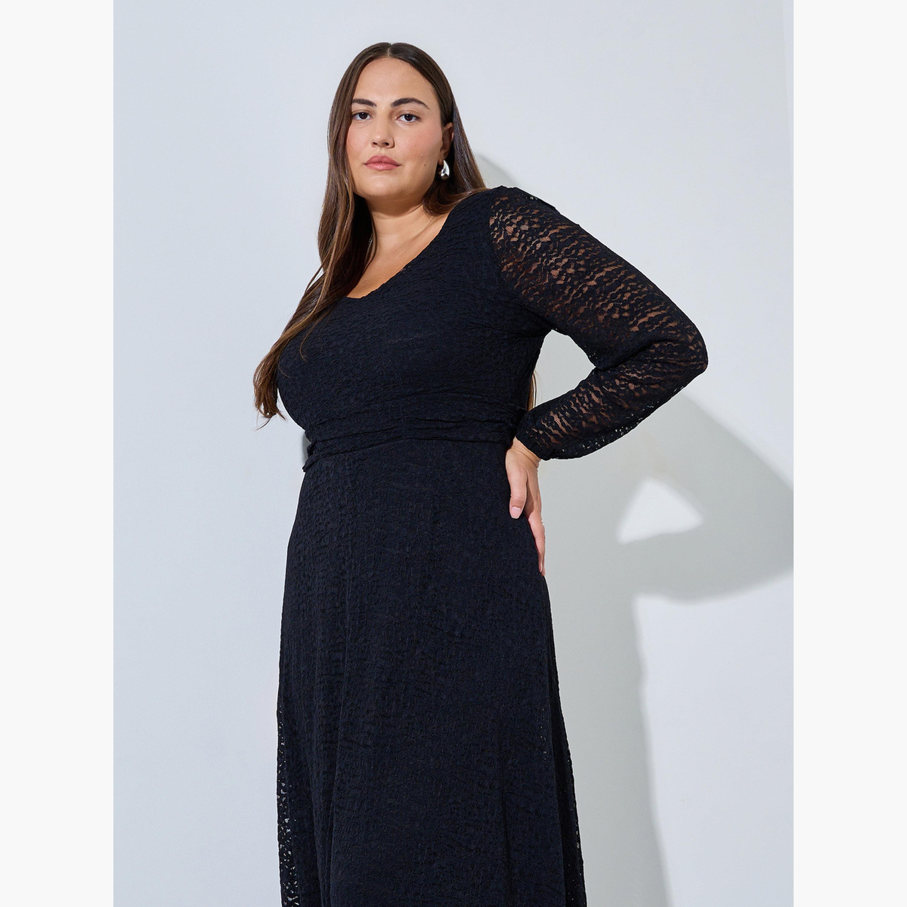 فستان طويل بحافة واسعة وتفاصيل دانتيل بمقاس كبير-women-clothing-dresses-image-2