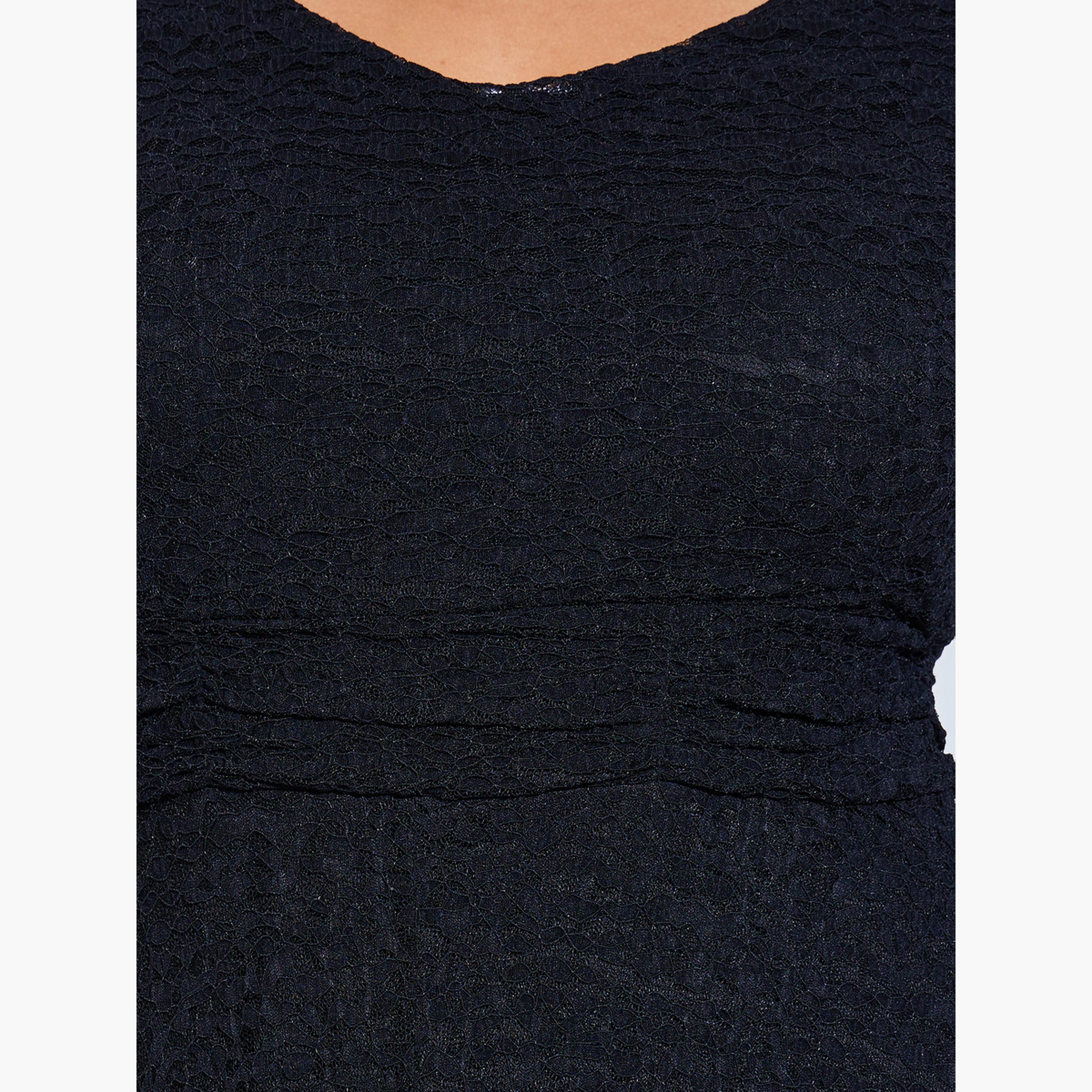 فستان طويل بحافة واسعة وتفاصيل دانتيل بمقاس كبير-women-clothing-dresses-image-5
