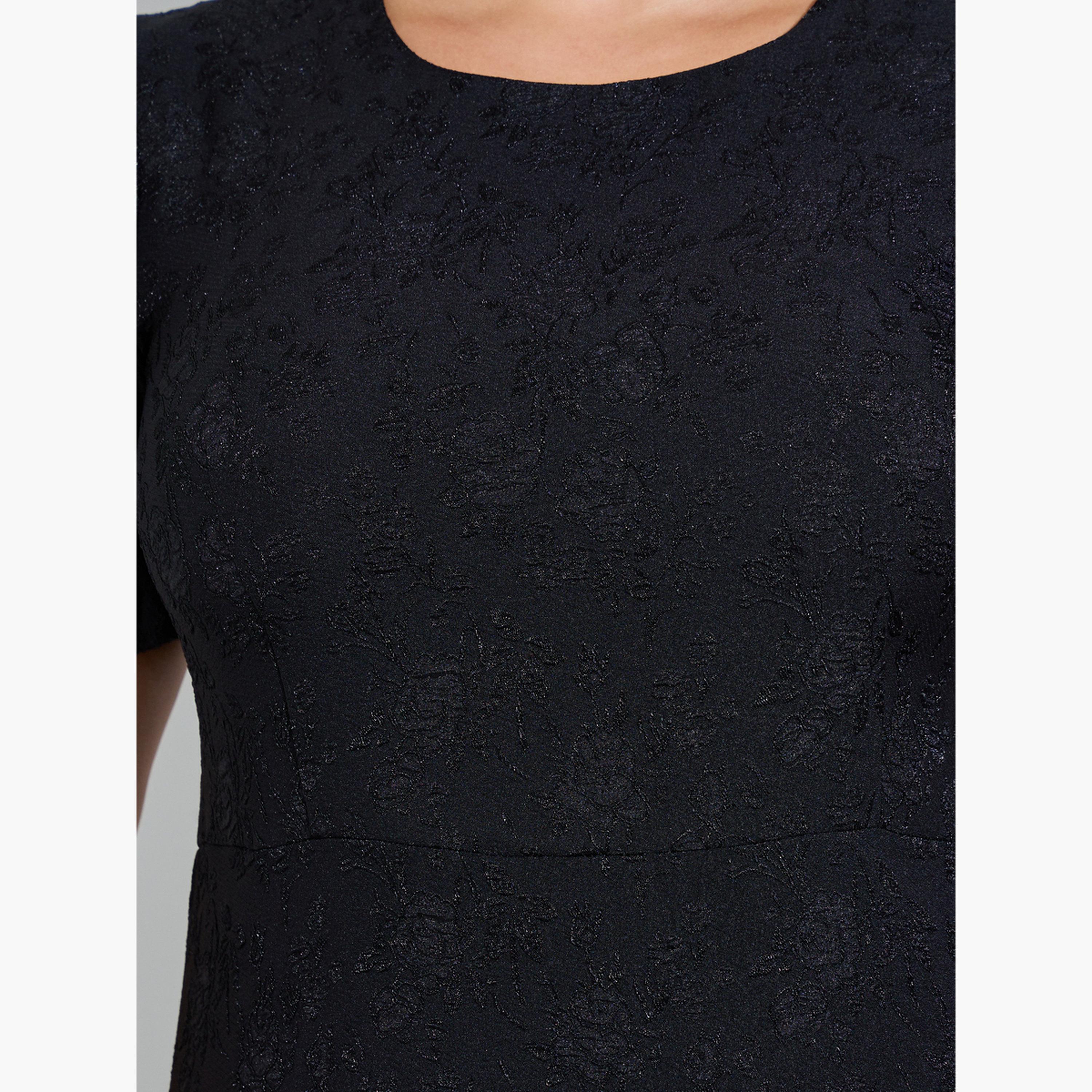 Styli Plus Size Black Puff Sleeves Textured A-Line Maxi Dress-women-clothing-dresses-image-5