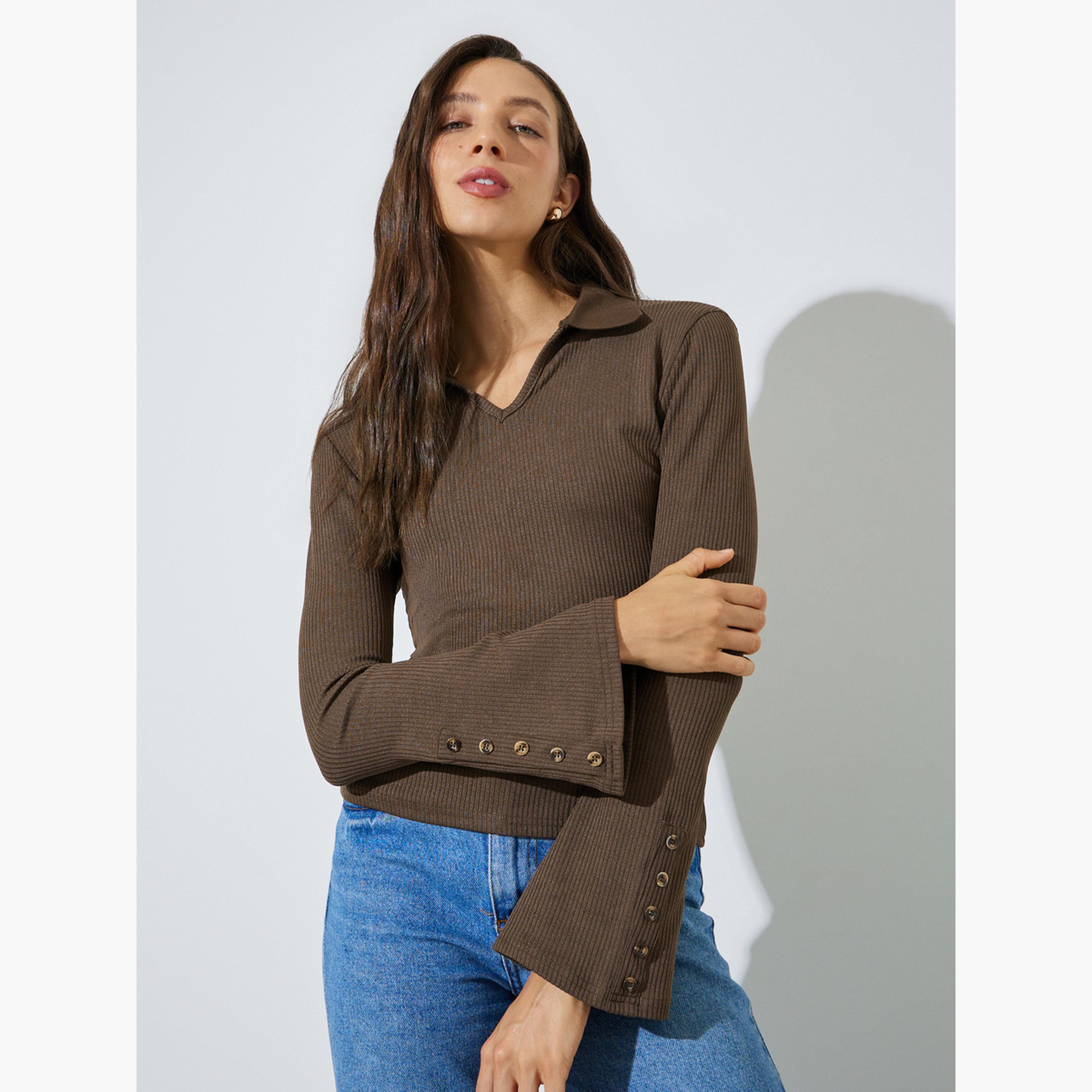 بلوزة بولو محبوكة بتفاصيل مضلعة وأساور واسعة وتفاصيل أزرار-women-clothing-shirtsandblouses-blouses-image-1