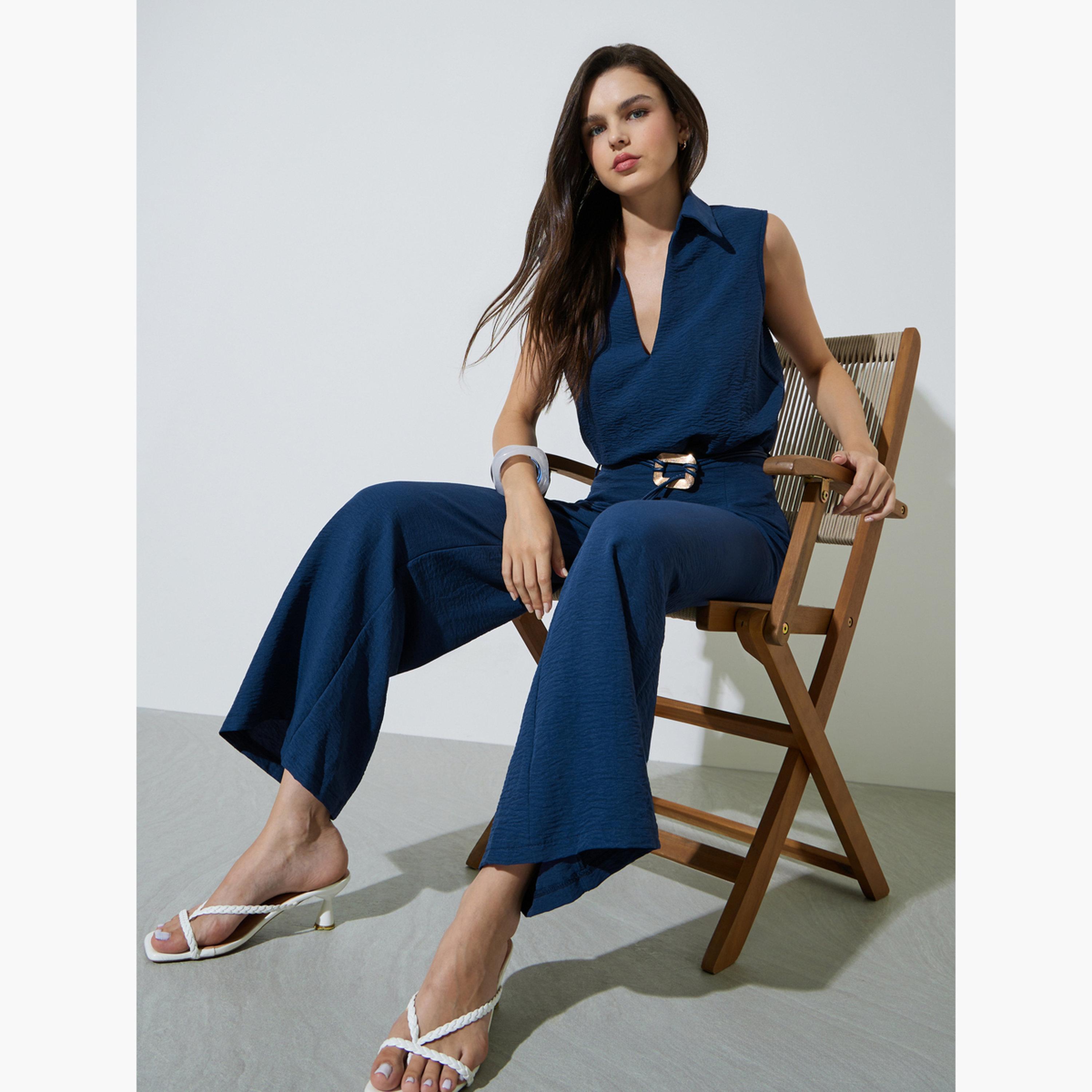 طقم منسق من بنطال وبلوزة بياقة مفتوحة-women-clothing-coordsets-image-2