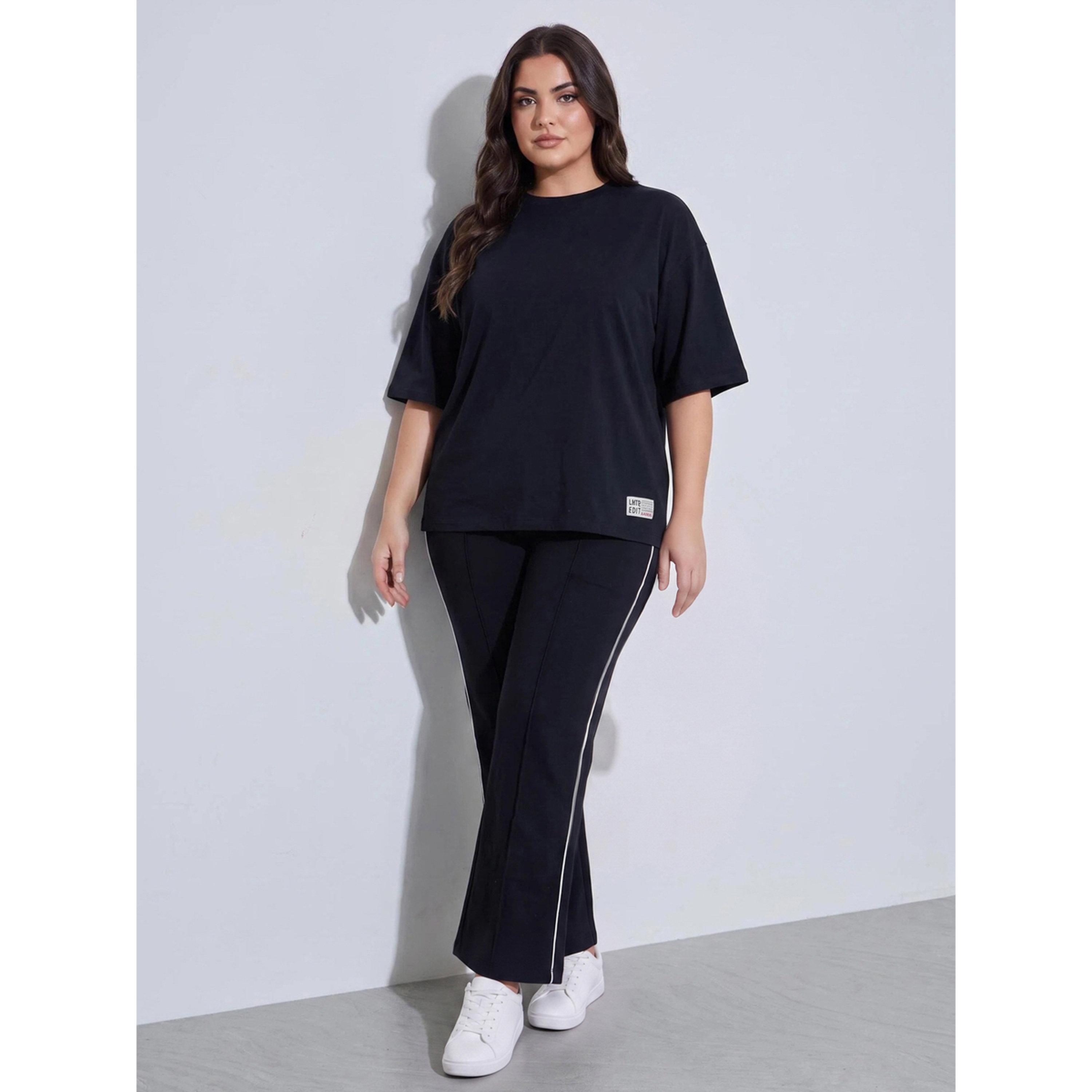 Styli Plus Size Black Solid Round Neck Oversized T-Shirt with Patchwork Detail-women-clothing-plussize-tshirts-image-2