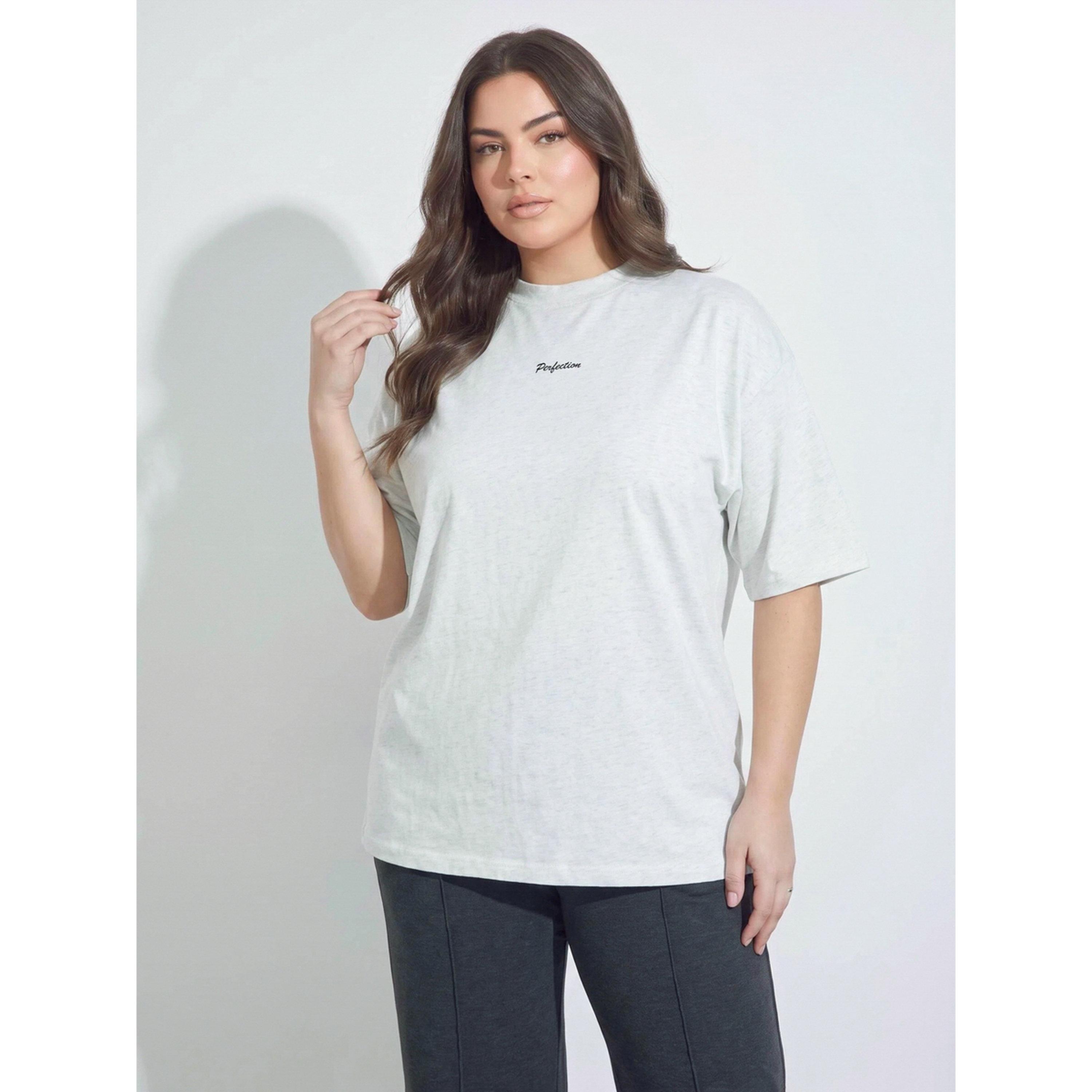 تيشيرت واسع بطبعة كتابة بمقاس كبير رمادي-women-clothing-plussize-tshirts-image-1