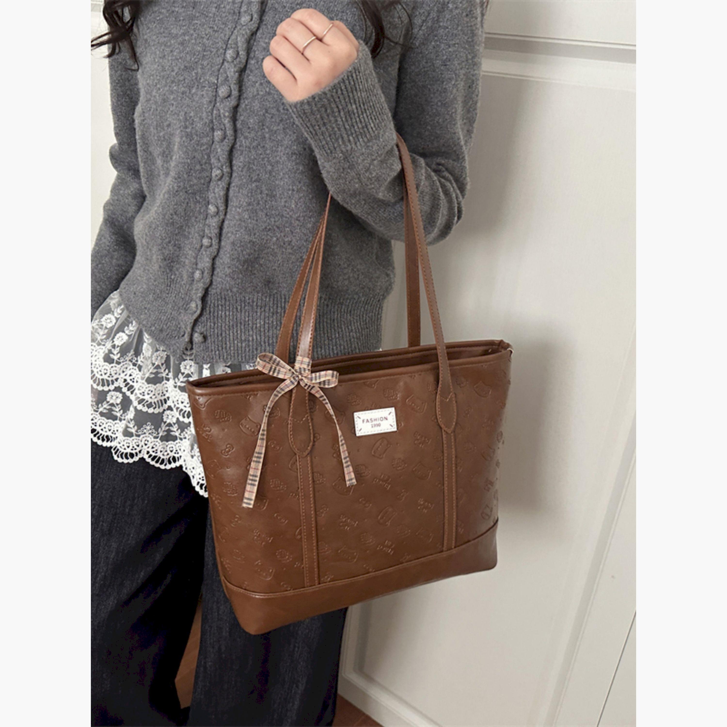 حقيبة كتف بتفاصيل بارزة الملمس-women-bagsandwallets-handbags-image-4